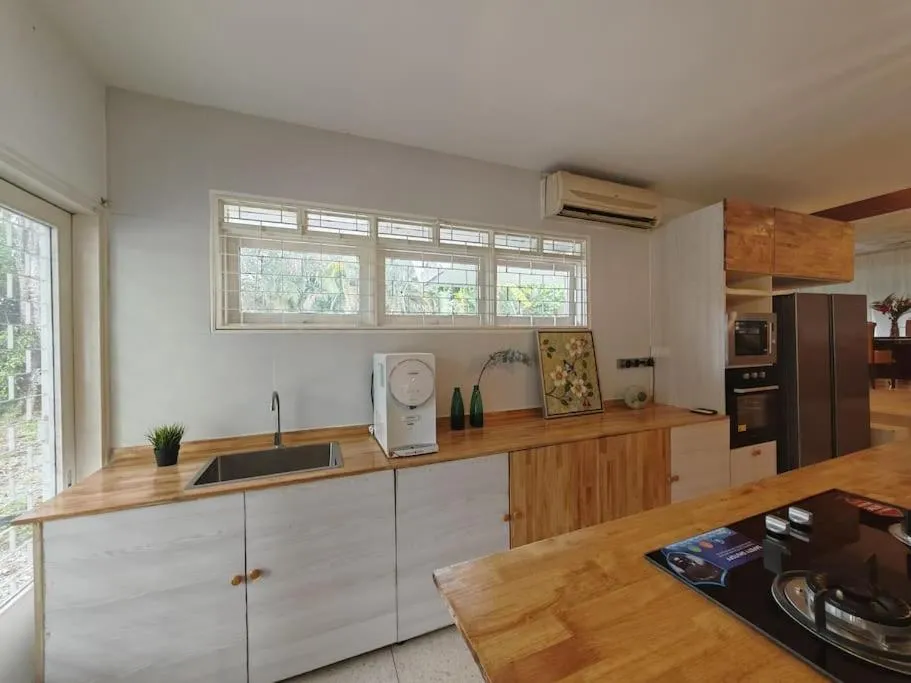 Kitchen or kitchenette in Taman Duta KL Deluxe Villa by uBook