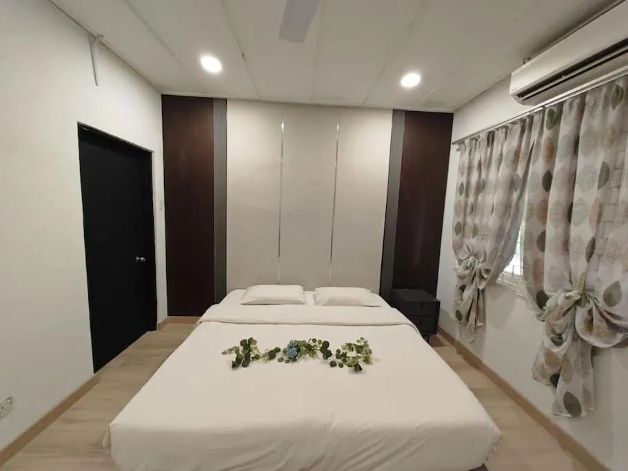 Bed in Taman Duta KL Deluxe Villa by uBook