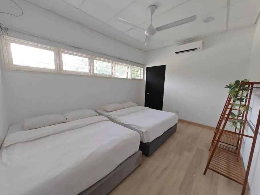 Bedroom, Bed in Taman Duta KL Deluxe Villa by uBook
