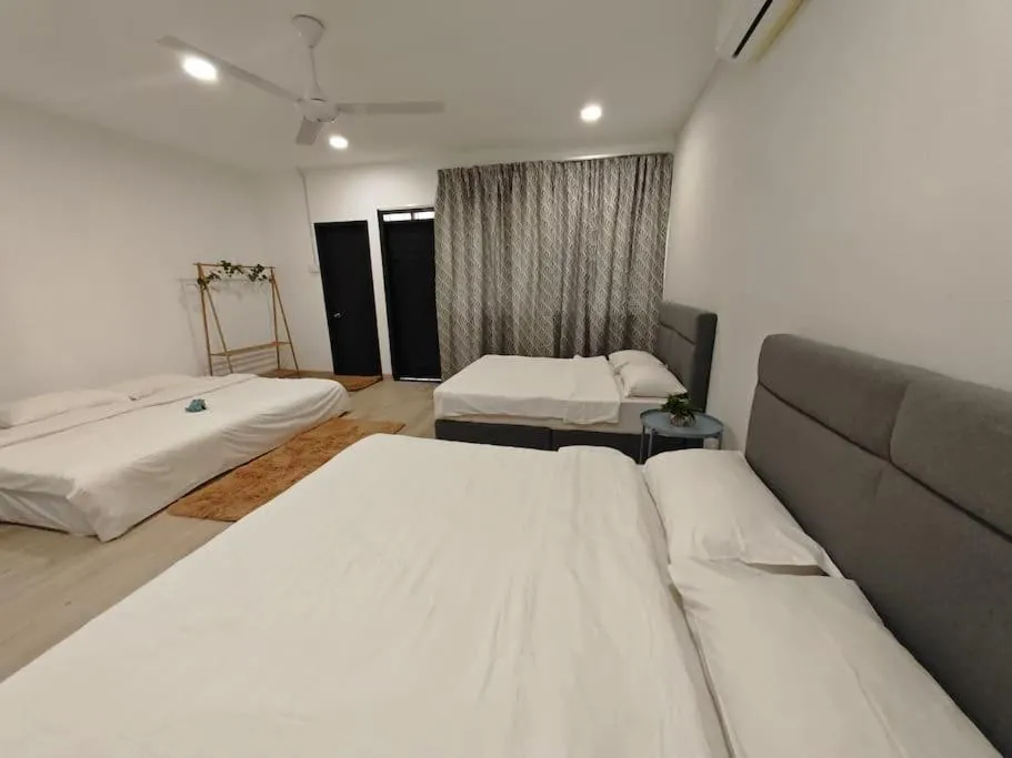 Bedroom, Bed in Taman Duta KL Deluxe Villa by uBook