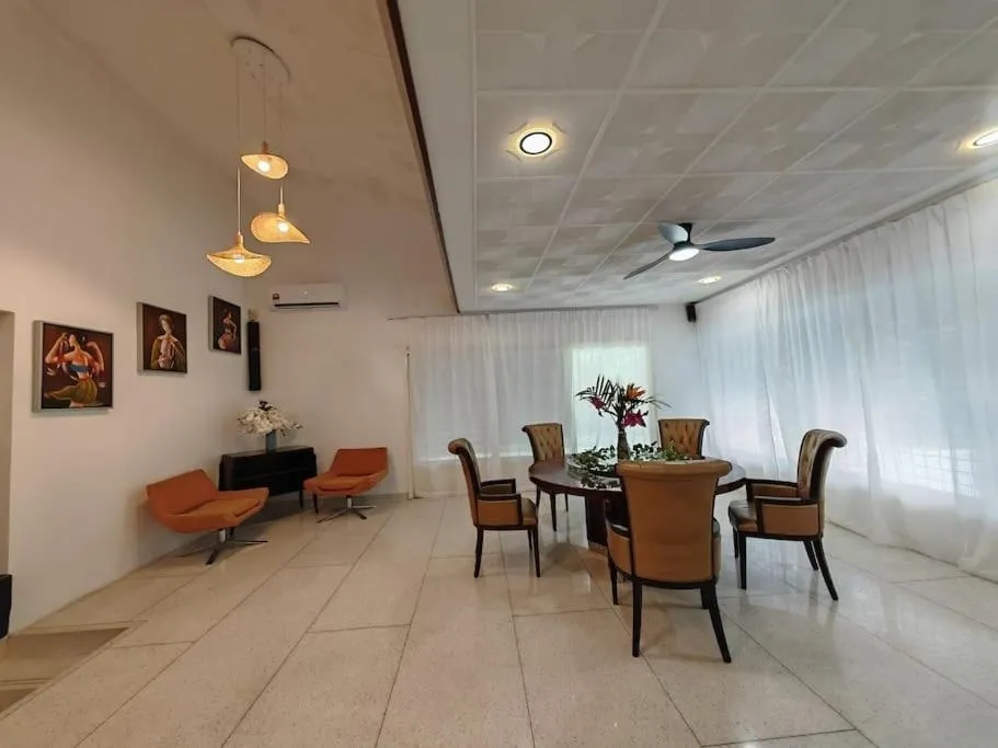 Seating area in Taman Duta KL Deluxe Villa by uBook