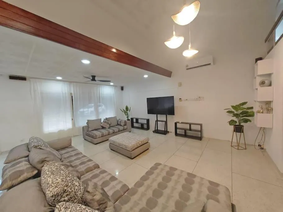 Living room in Taman Duta KL Deluxe Villa by uBook