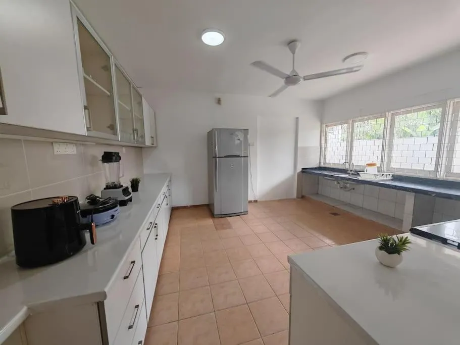 Kitchen or kitchenette in Taman Duta KL Deluxe Villa by uBook