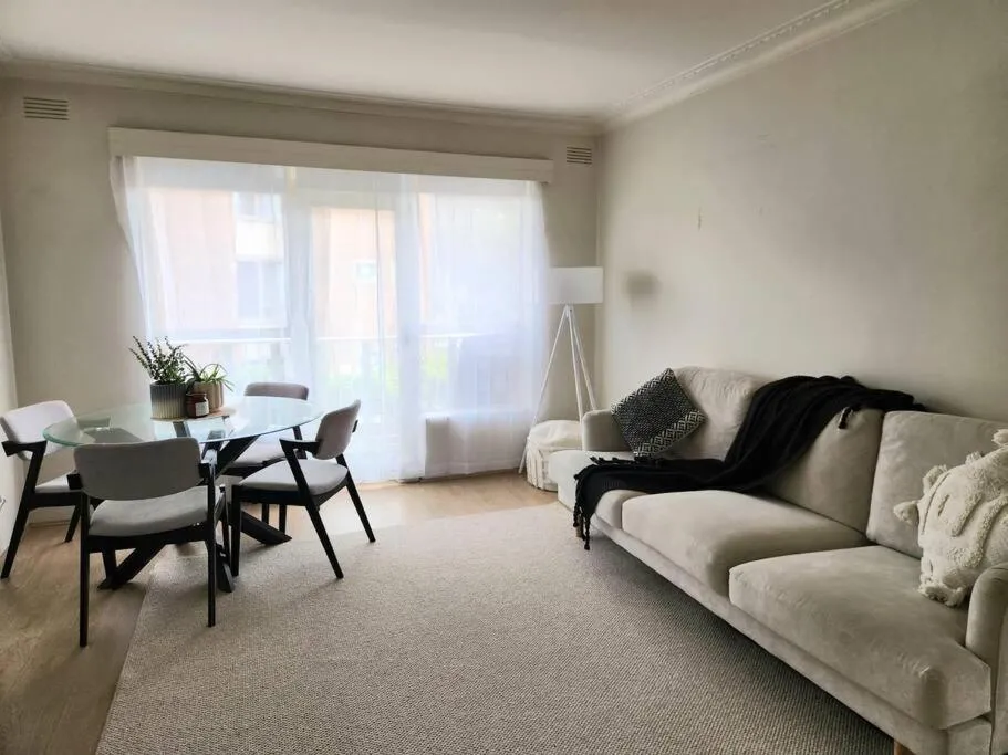 Two-Bedroom Apartment in Cosy & Convenient Williamstown