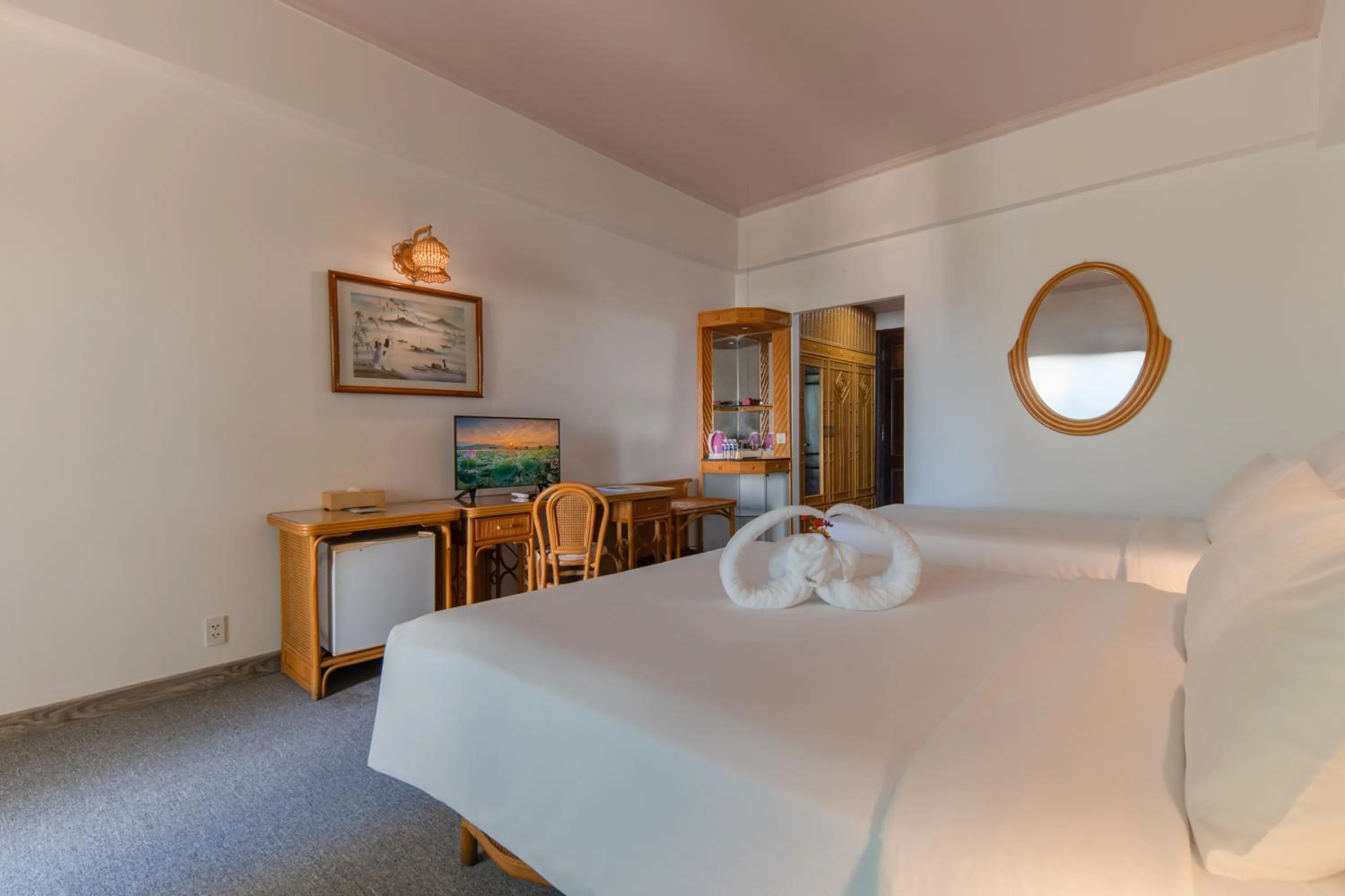 Photo of the whole room, Bed in Green Nha Trang