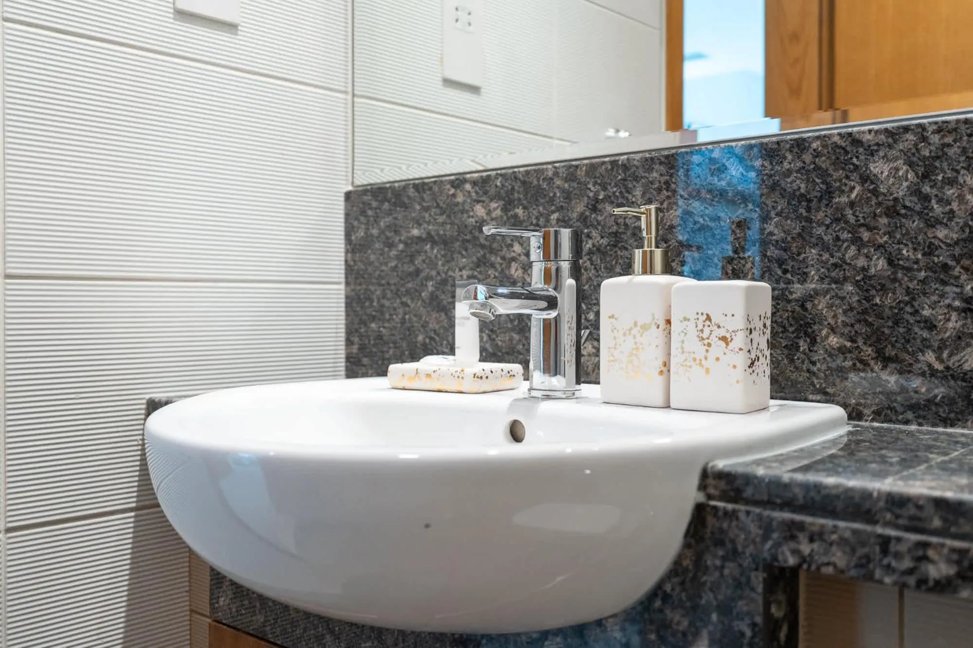 Glorious Studio with Easy City Access in Bay Square 9, Business Bay