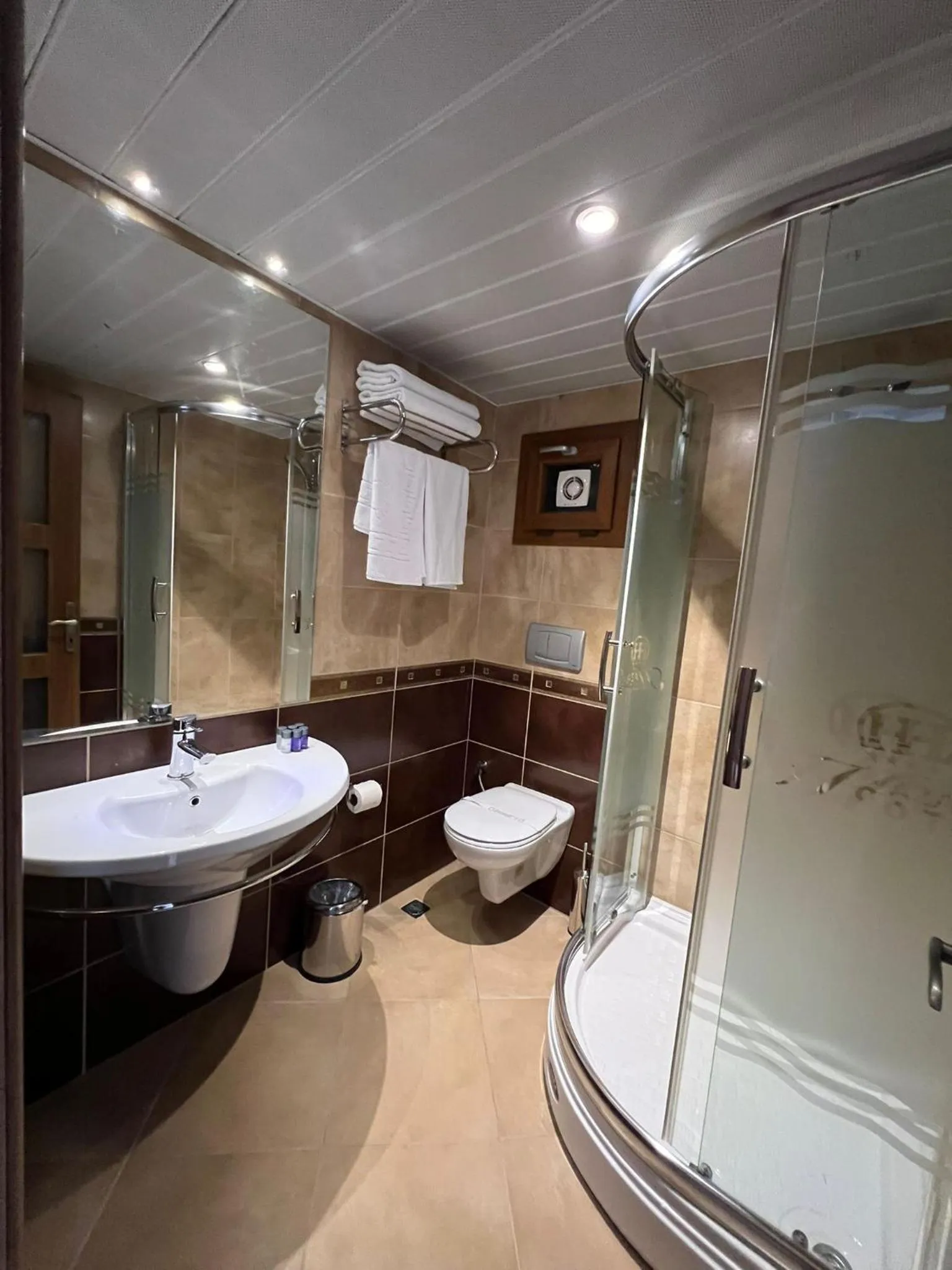 Shower in İstanblu Hotel&Spa