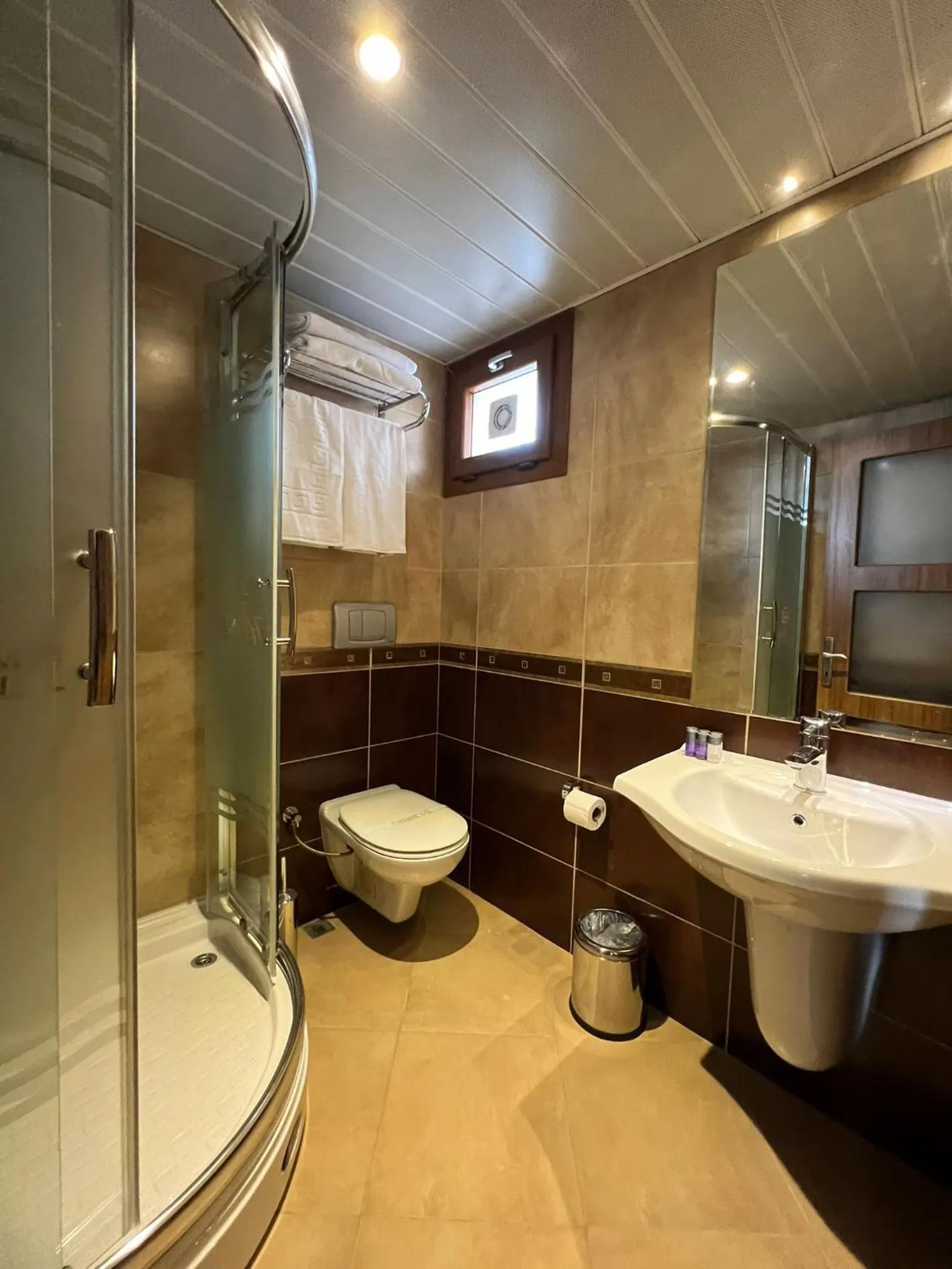 Shower in İstanblu Hotel&Spa