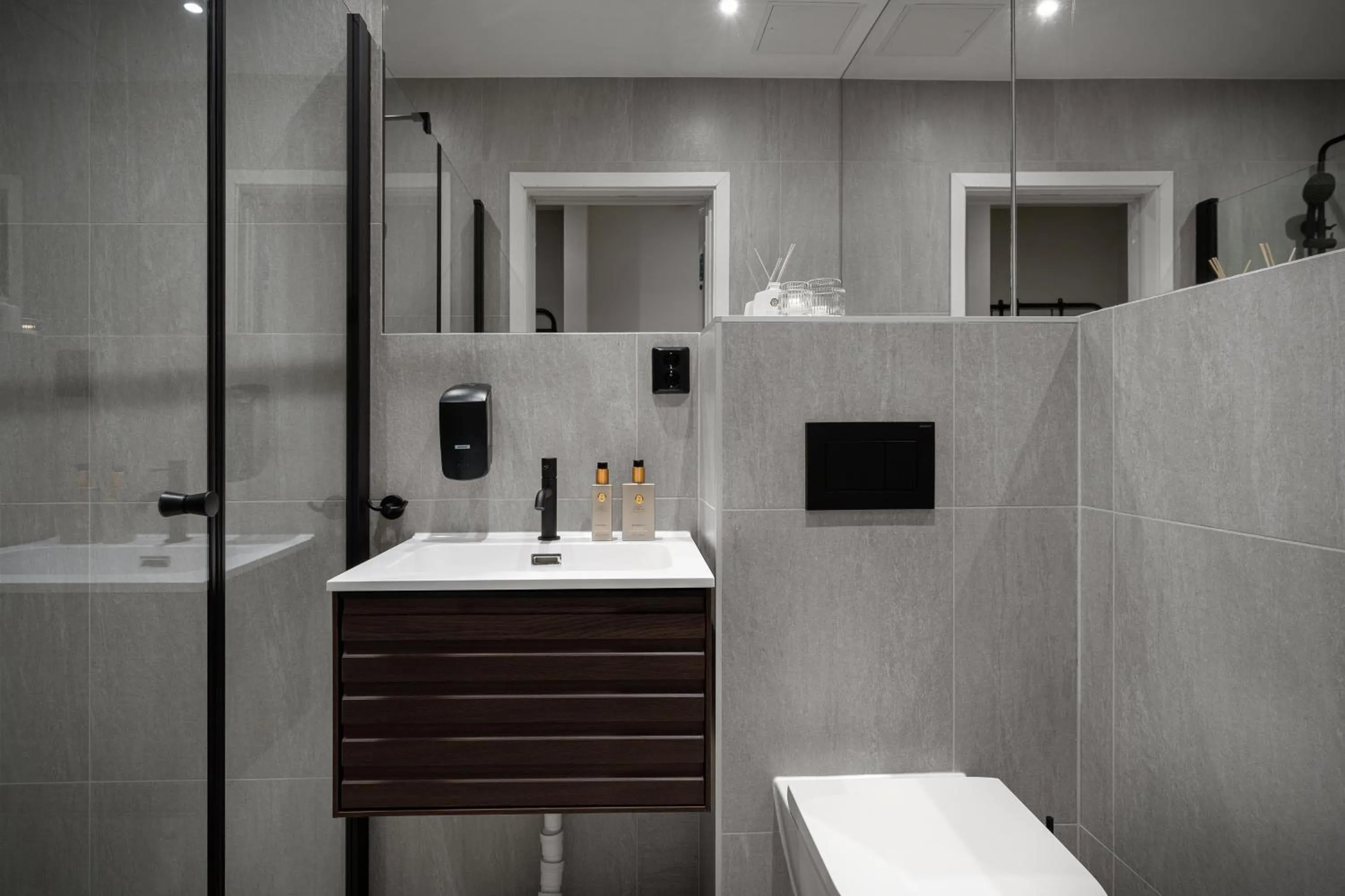 Shower in Enter Skansen Hotel