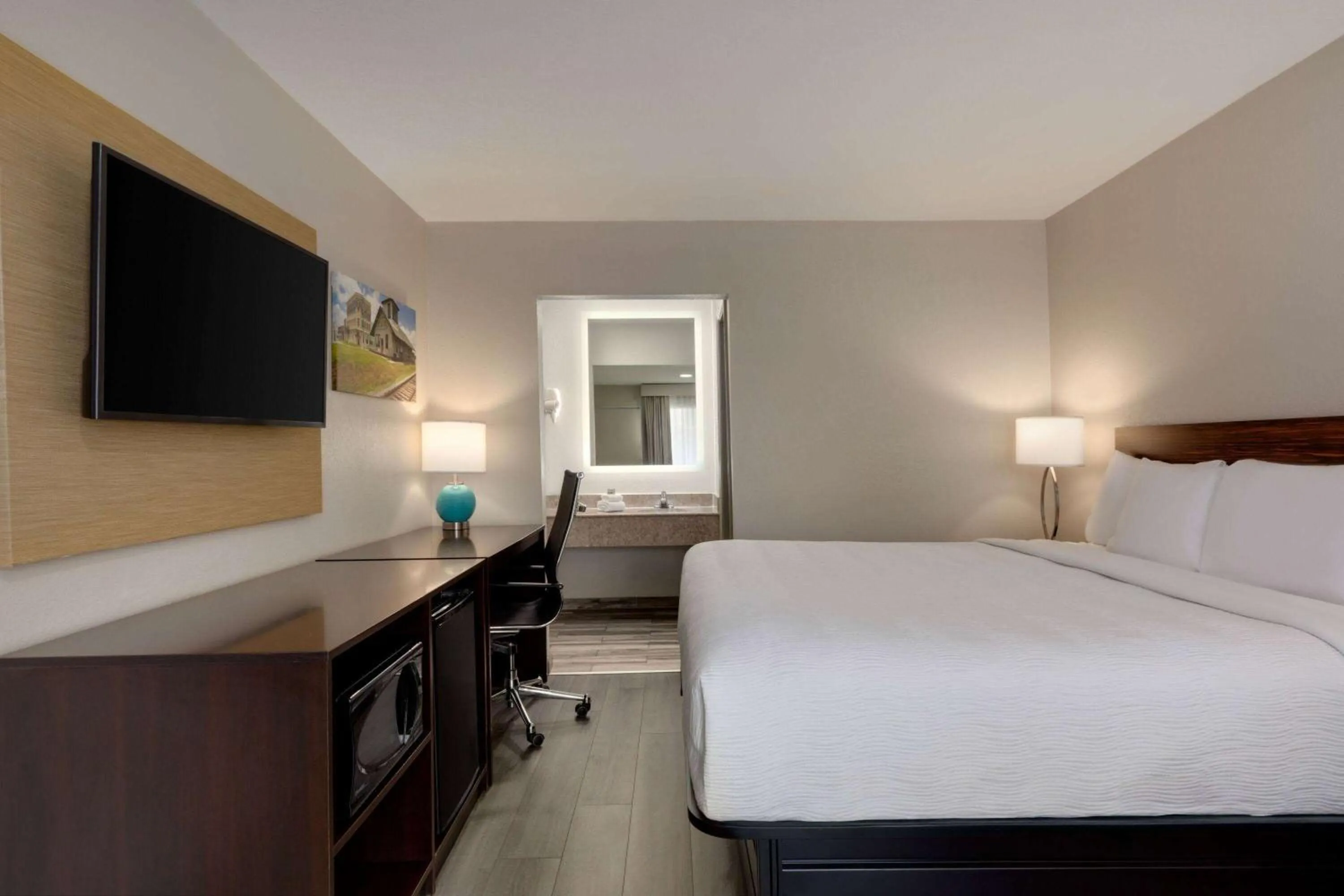 Photo of the whole room, Bed in Baymont by Wyndham Emporia VA