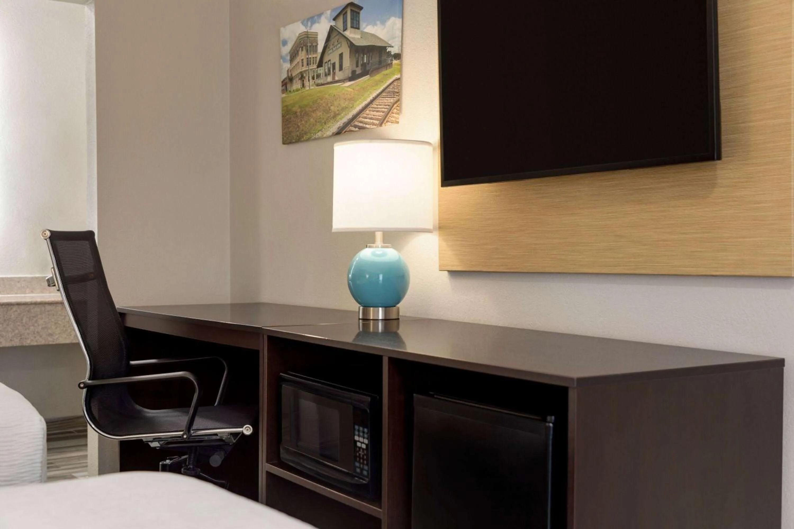 Photo of the whole room in Baymont by Wyndham Emporia VA