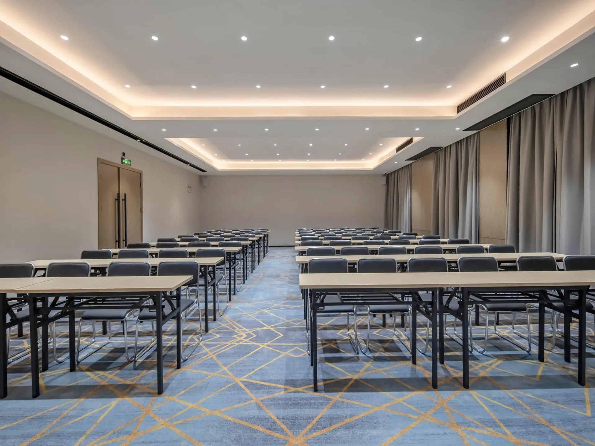 Meeting/conference room in Echarm Hotel Fangchenggang Administration Center High Speed Railway Station