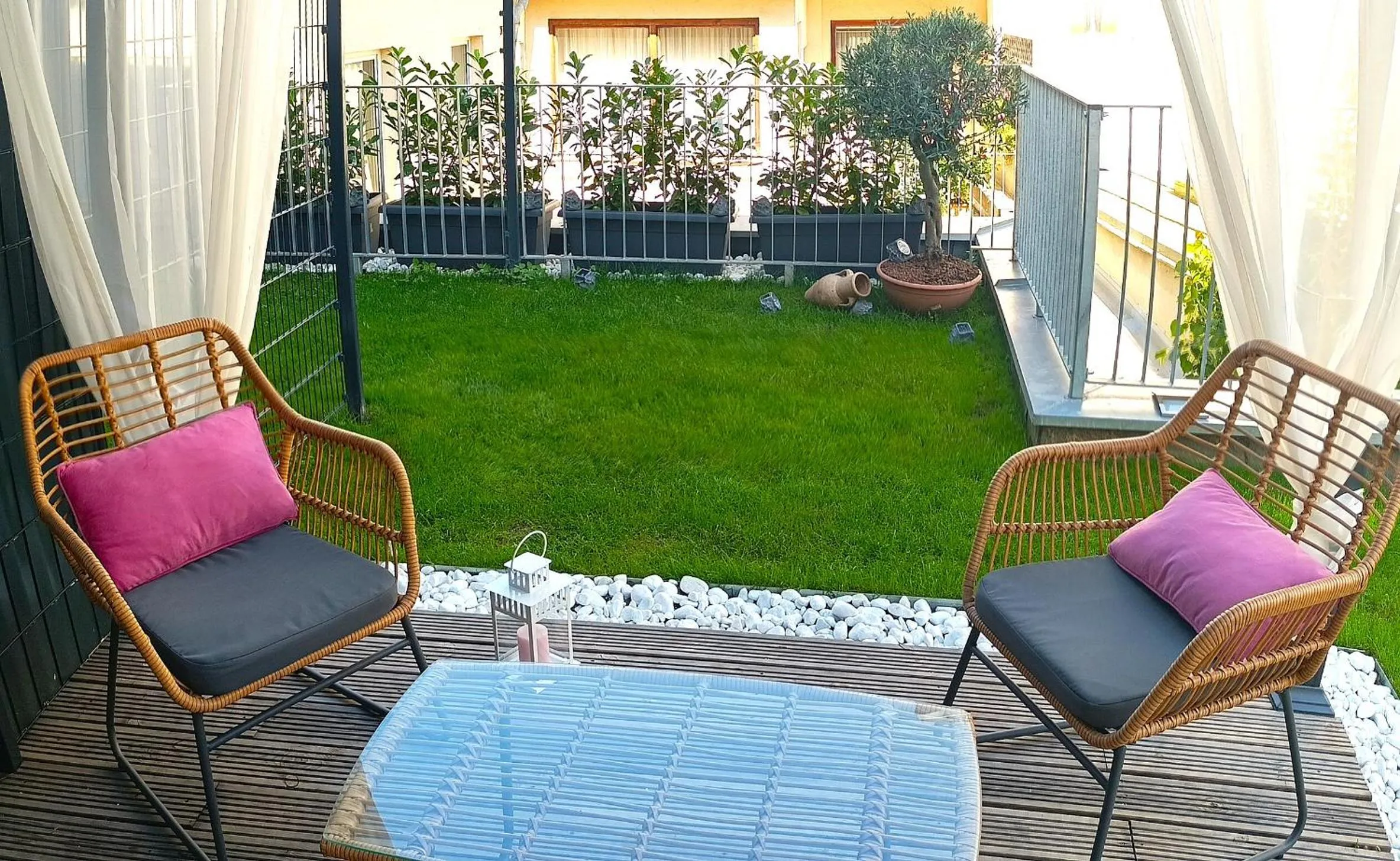 Patio in BOSSA CITY Design Apartments
