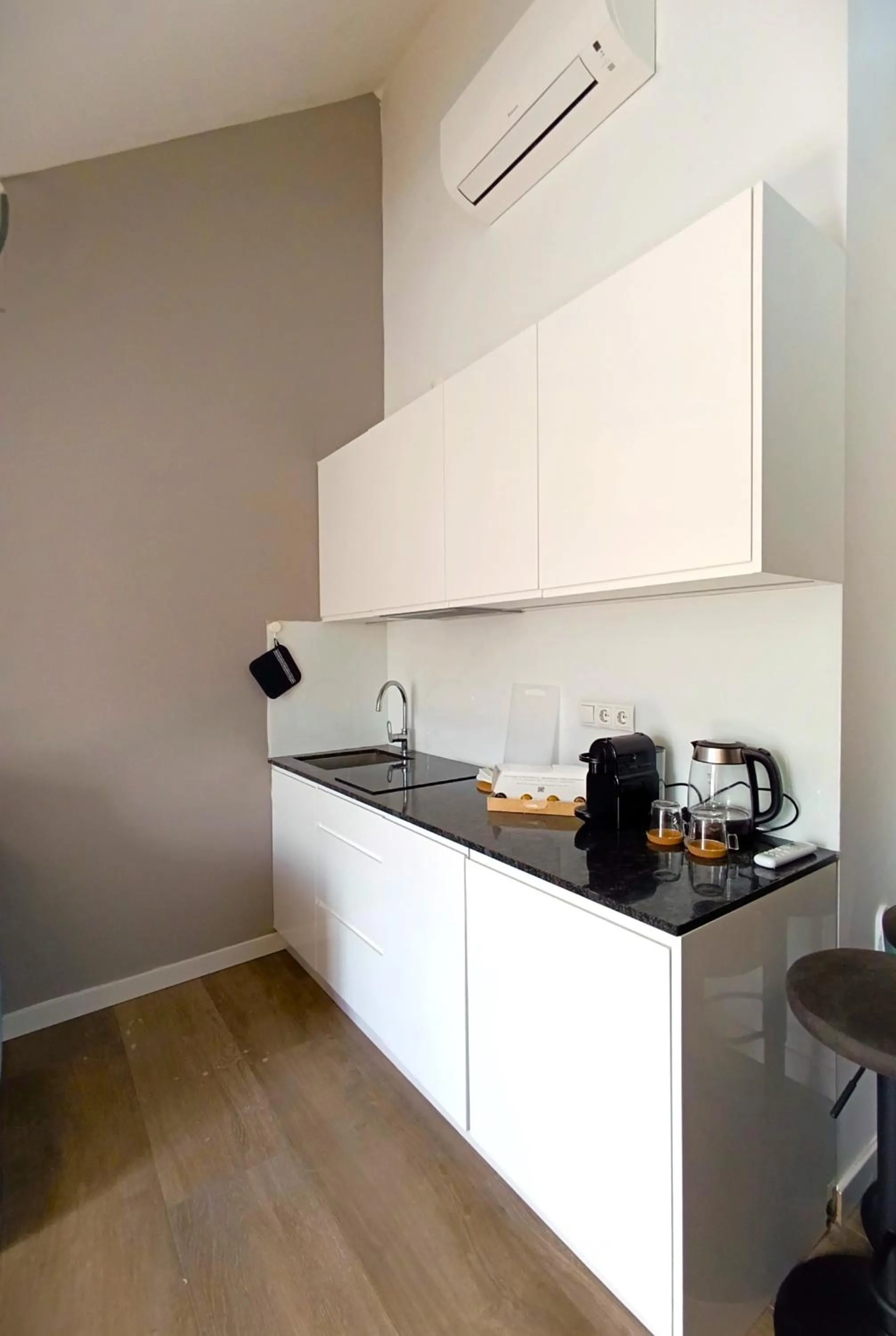 Coffee/tea facilities in BOSSA CITY Design Apartments