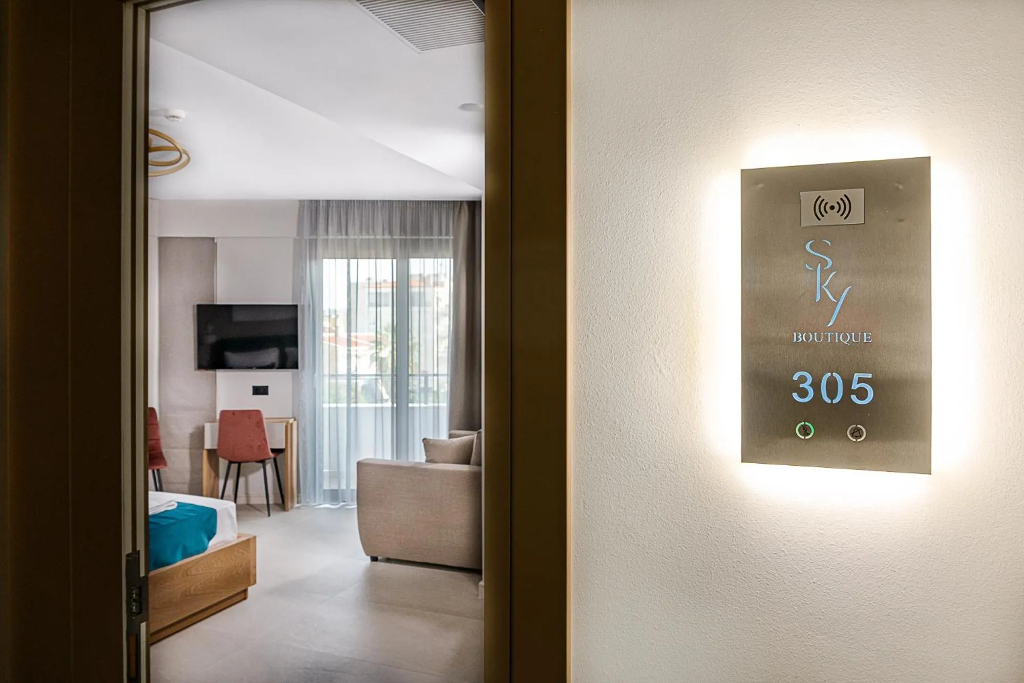 TV and multimedia in Sky Boutique Hotel