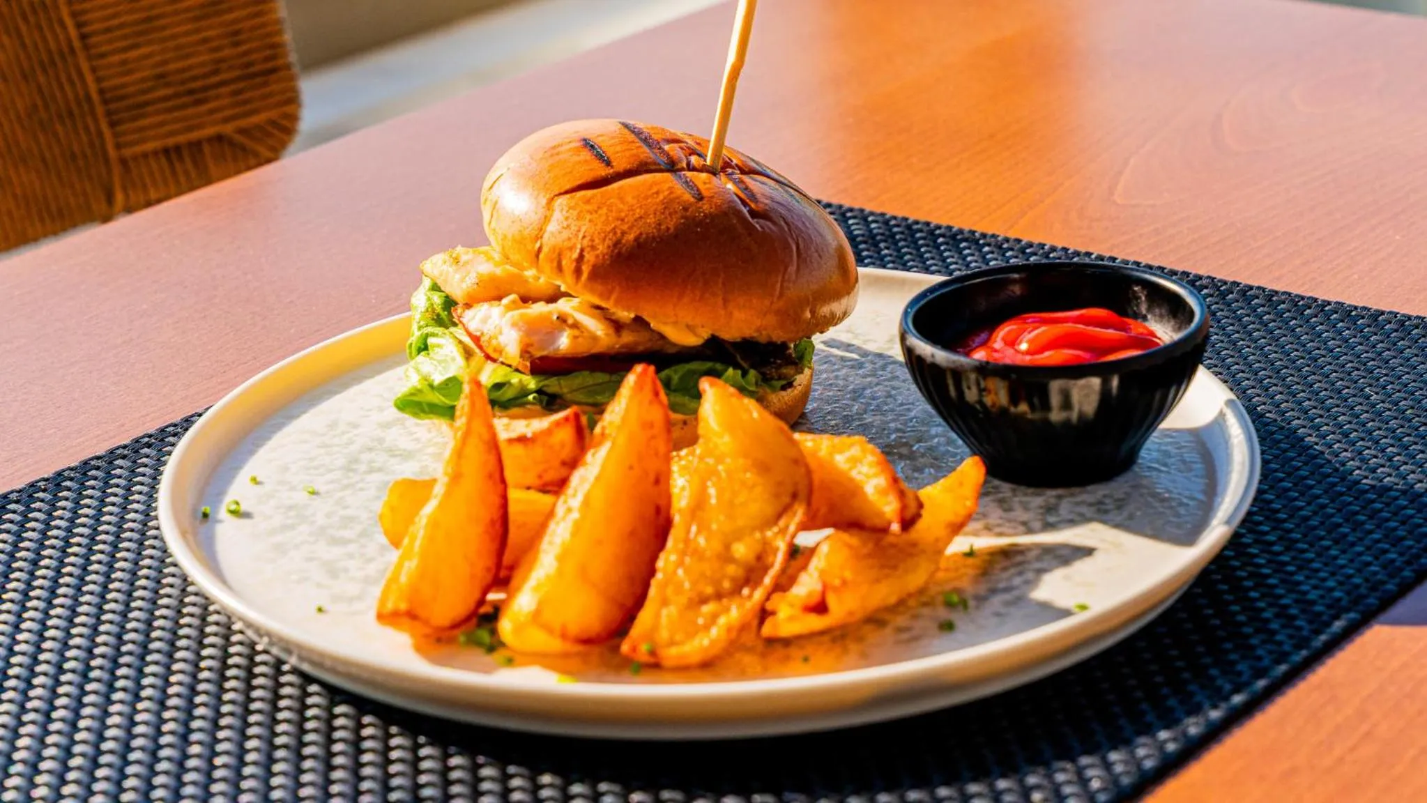 Restaurant/places to eat in Sky Boutique Hotel