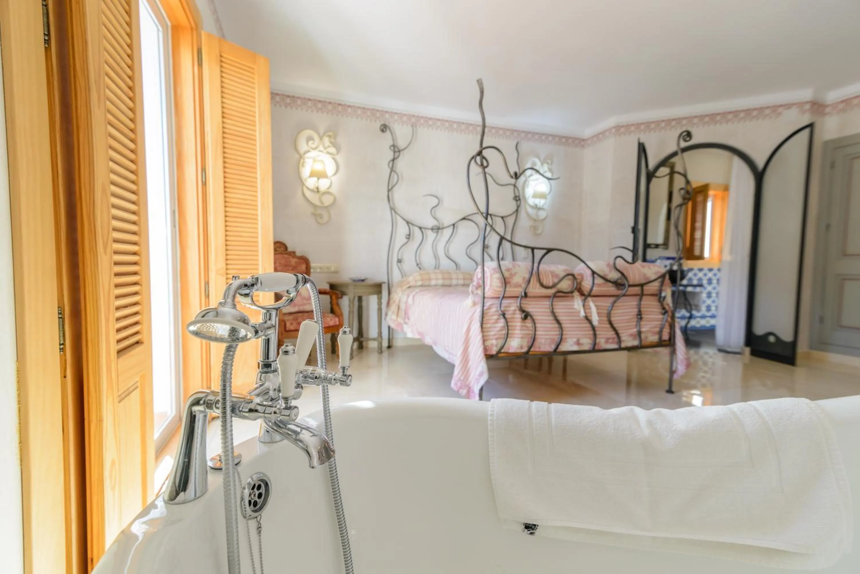 Bed in Las Orquideas Hotel Spain