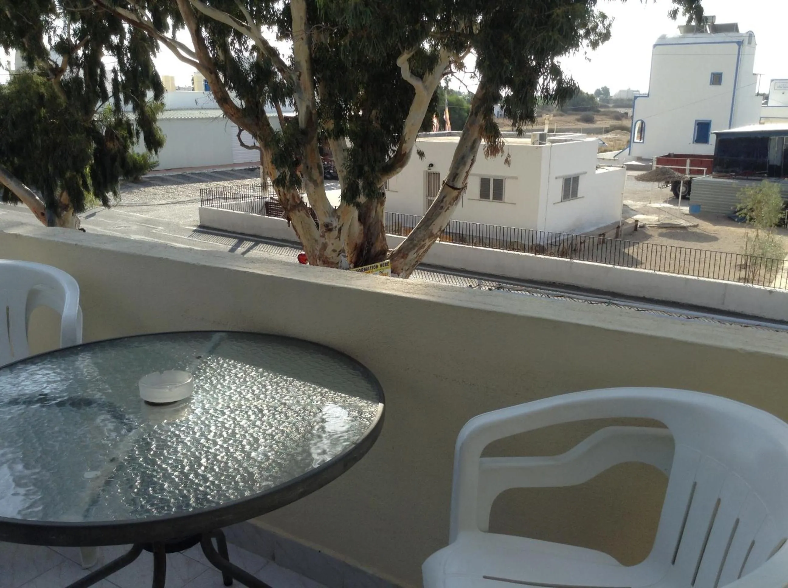 Balcony/Terrace in Rooms to let Katerina & John's