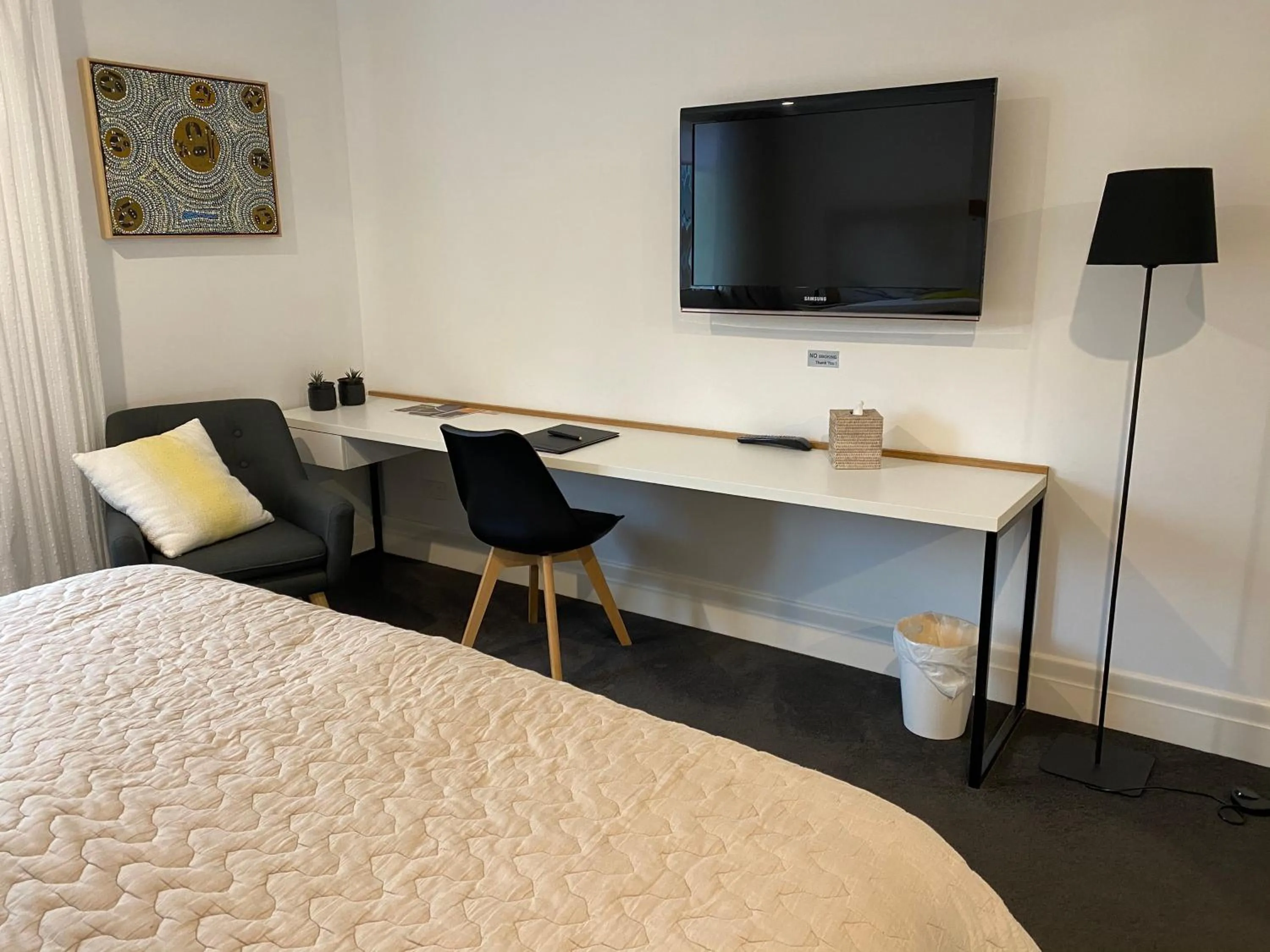 Photo of the whole room, Bed in Sunny Side Up B&B Rye