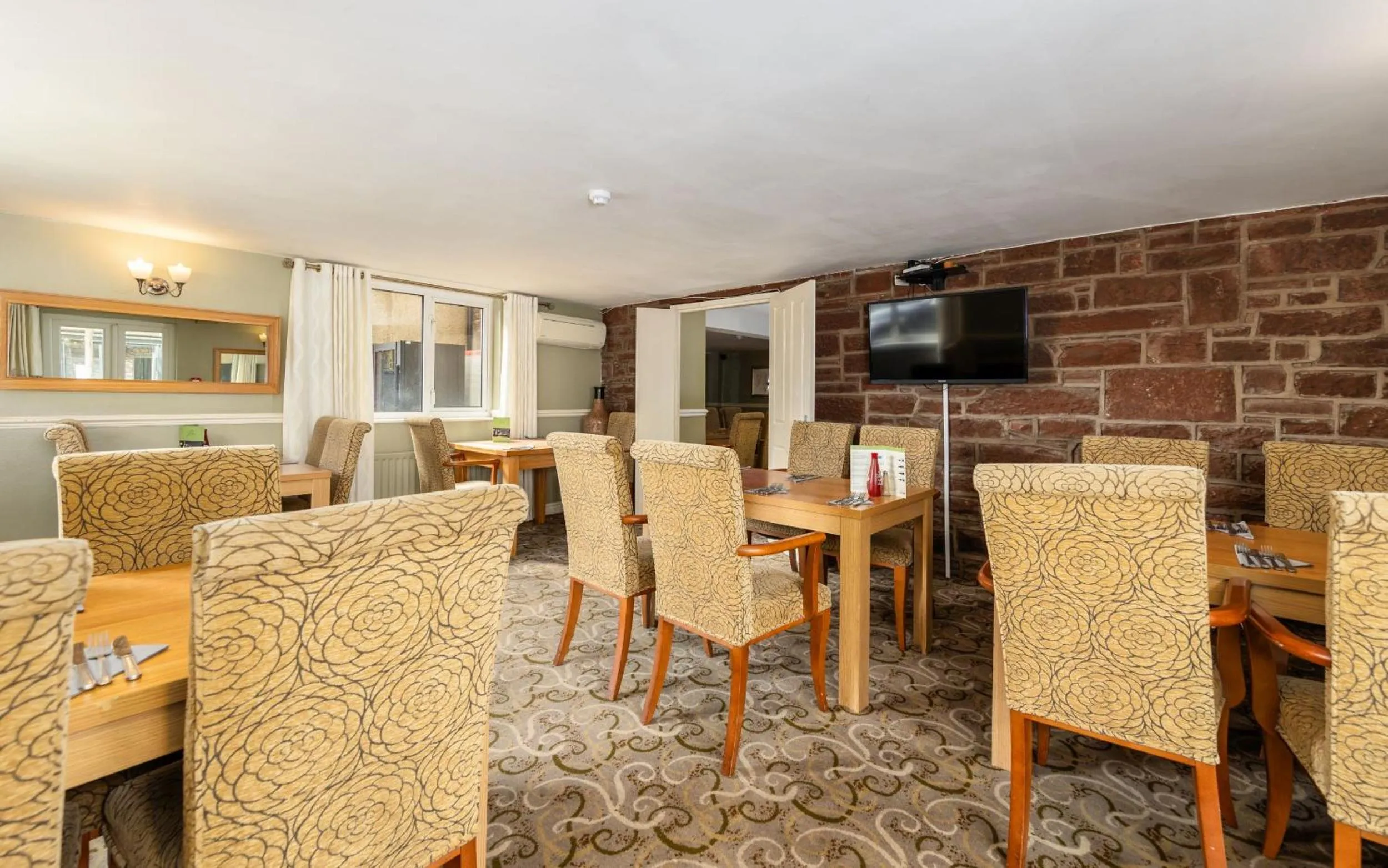 Restaurant/places to eat in The Kellbank