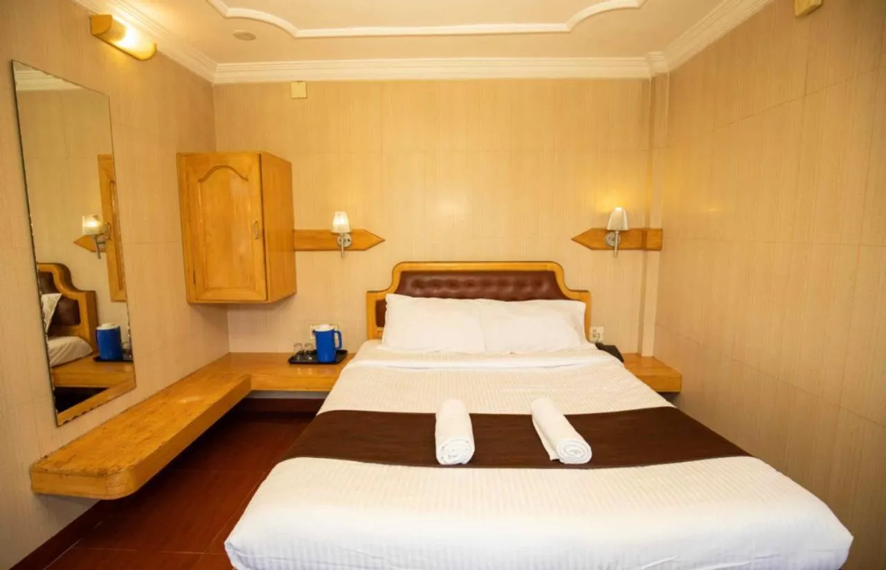 Bedroom, Bed in Lazo Silver Lake , Ooty