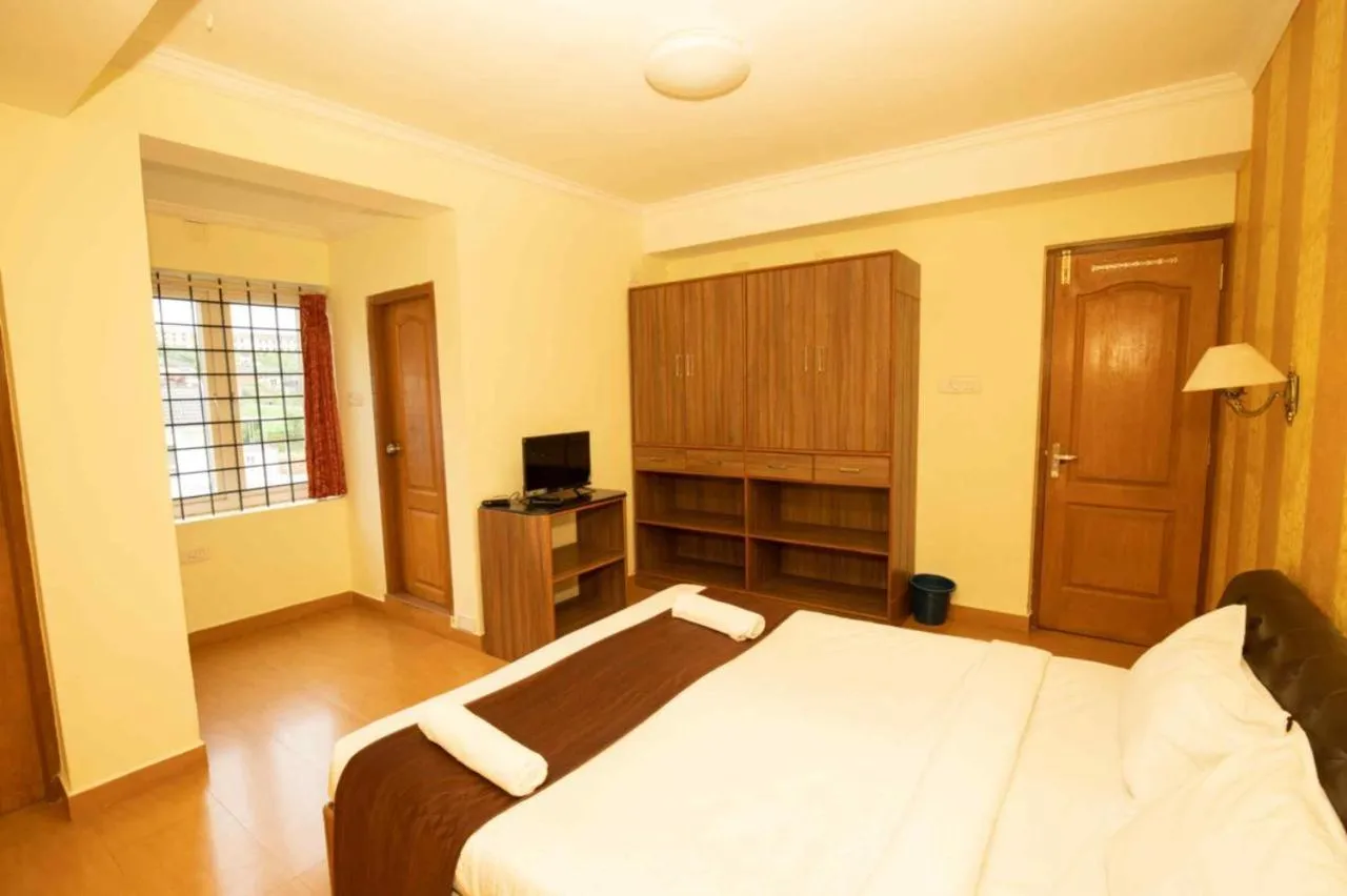 Photo of the whole room, Bed in Lazo Silver Lake , Ooty