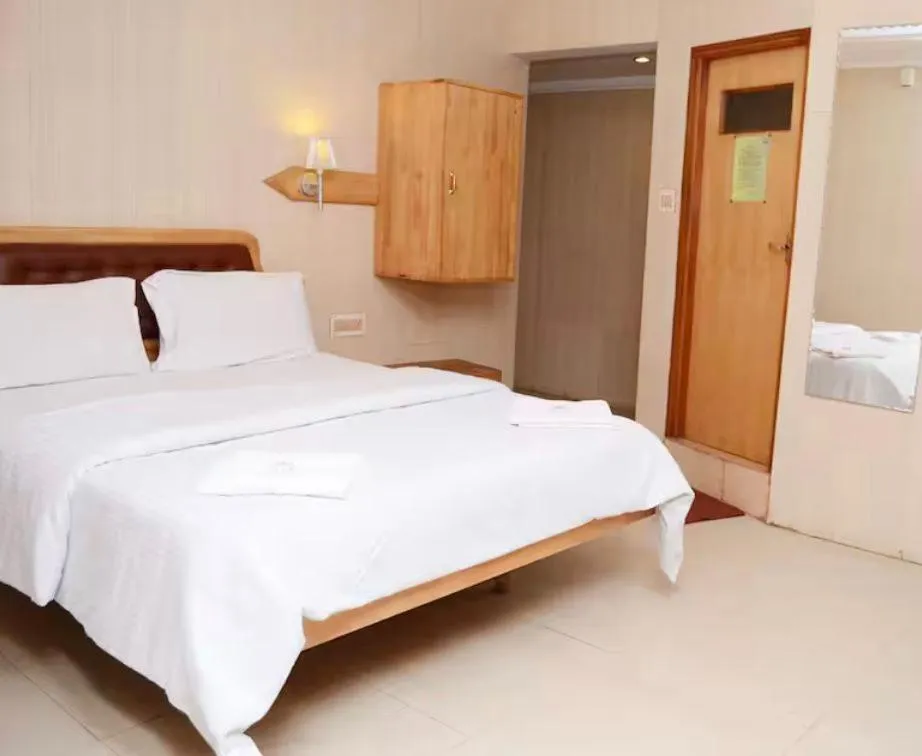 Bedroom, Bed in Lazo Silver Lake , Ooty