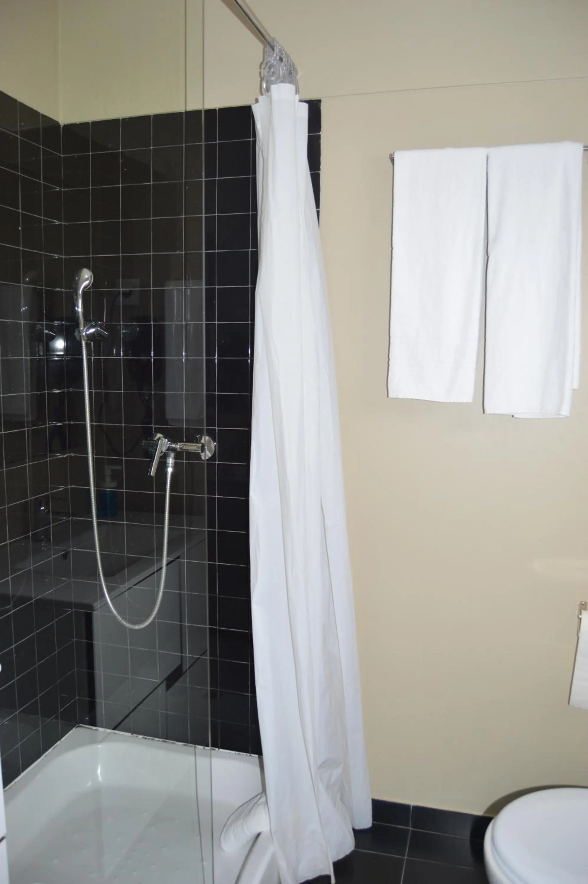 Shower in DOME São Bento