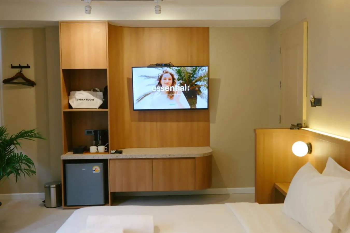 Photo of the whole room, Bed in Urban room samed