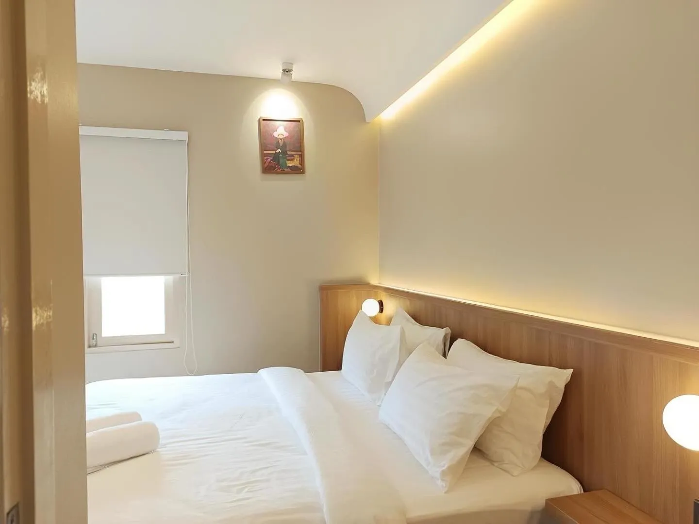 Bed in Urban room samed