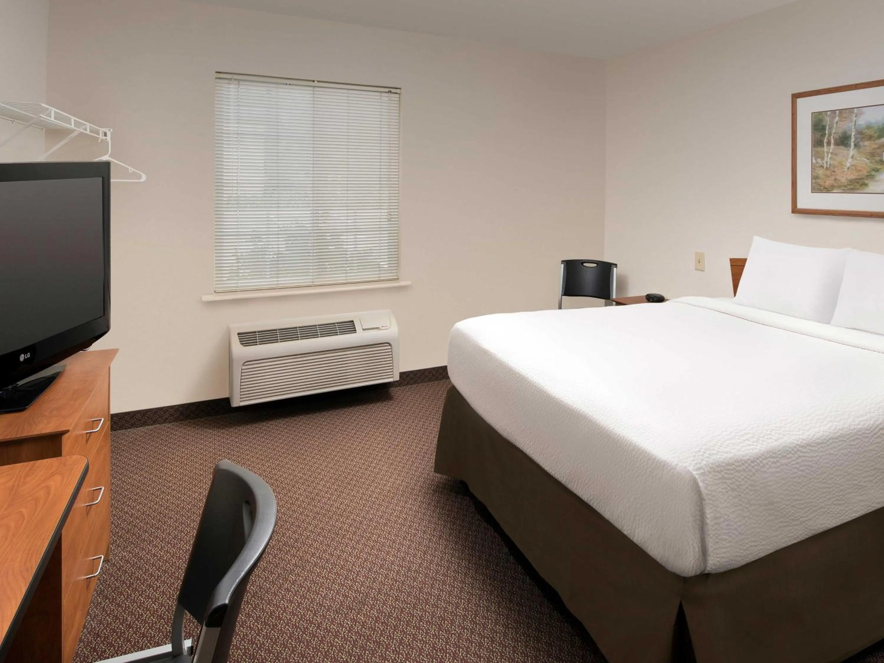 Bed in Extended Stay America Select Suites - Gainesville