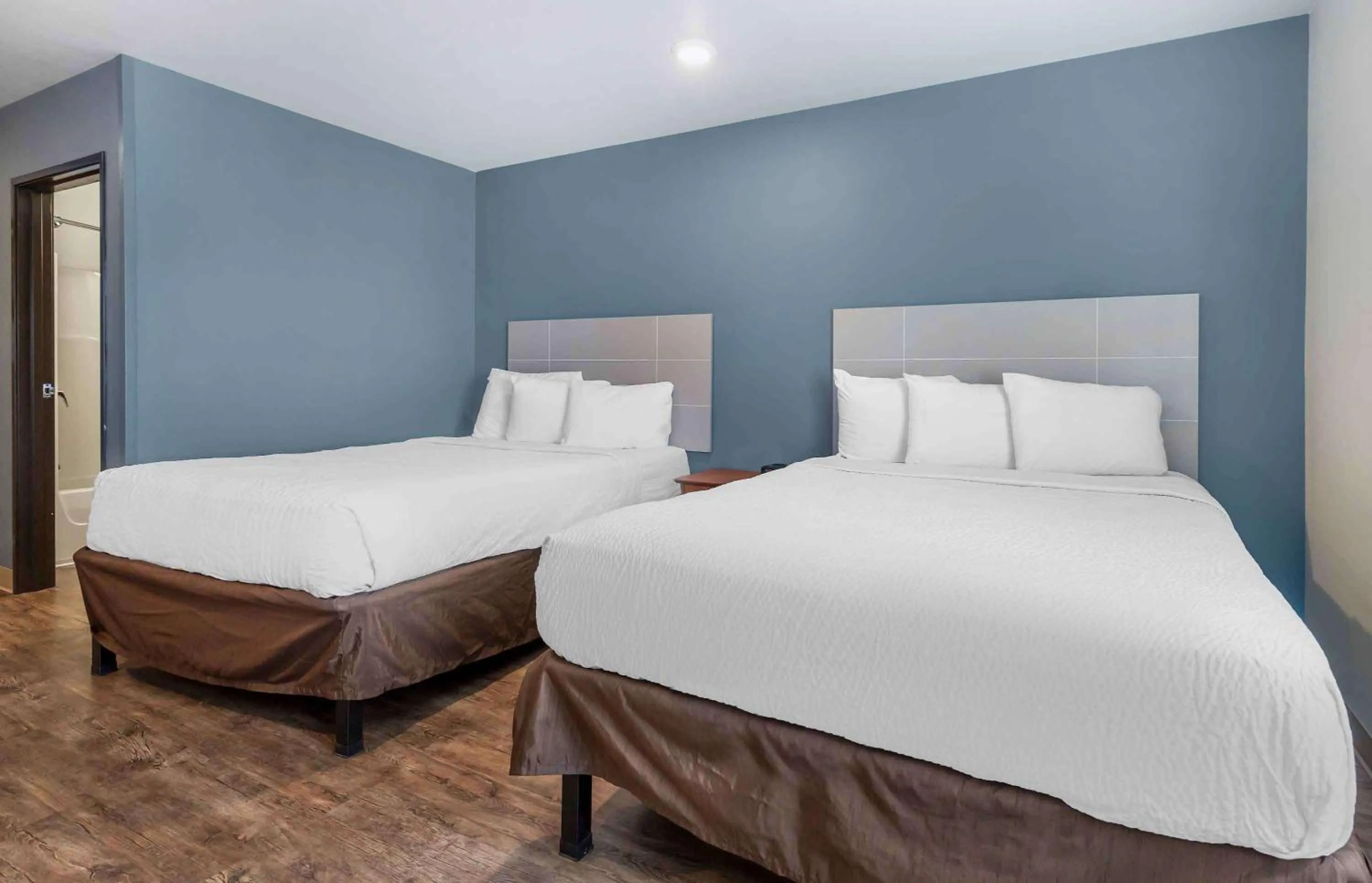 Bedroom, Bed in Extended Stay America Select Suites - Gainesville