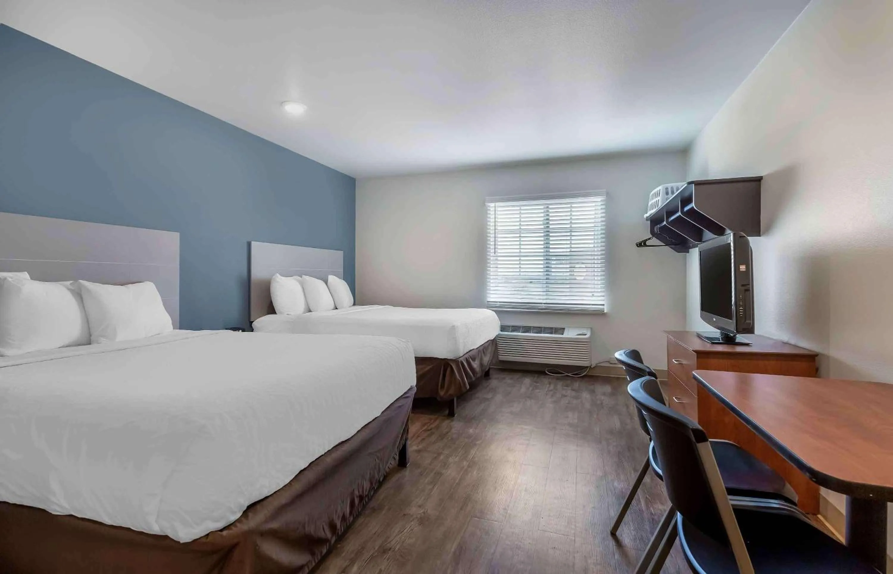 Bedroom, Bed in Extended Stay America Select Suites - Gainesville