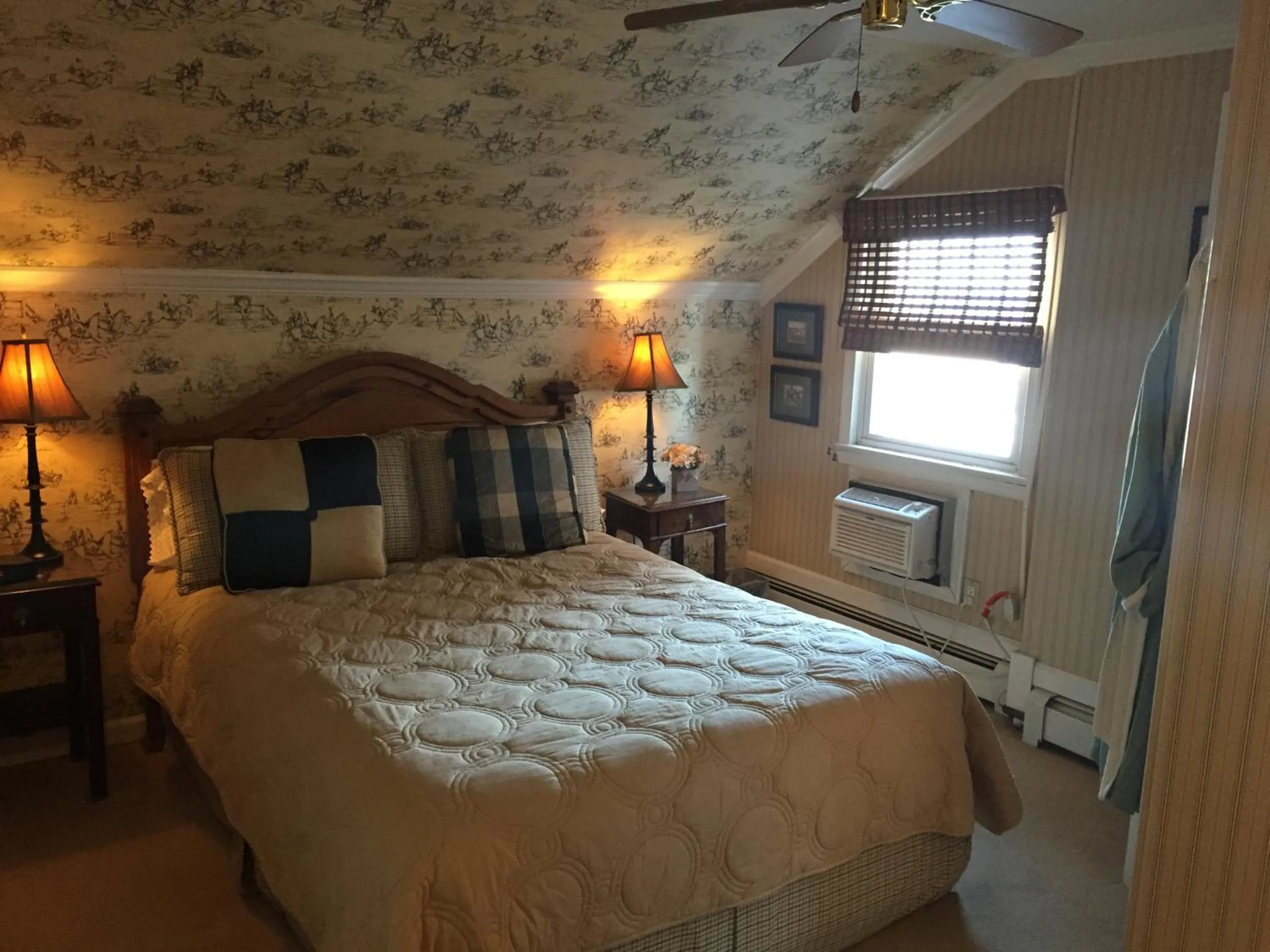 Photo of the whole room, Bed in Beach Walk on the Ocean