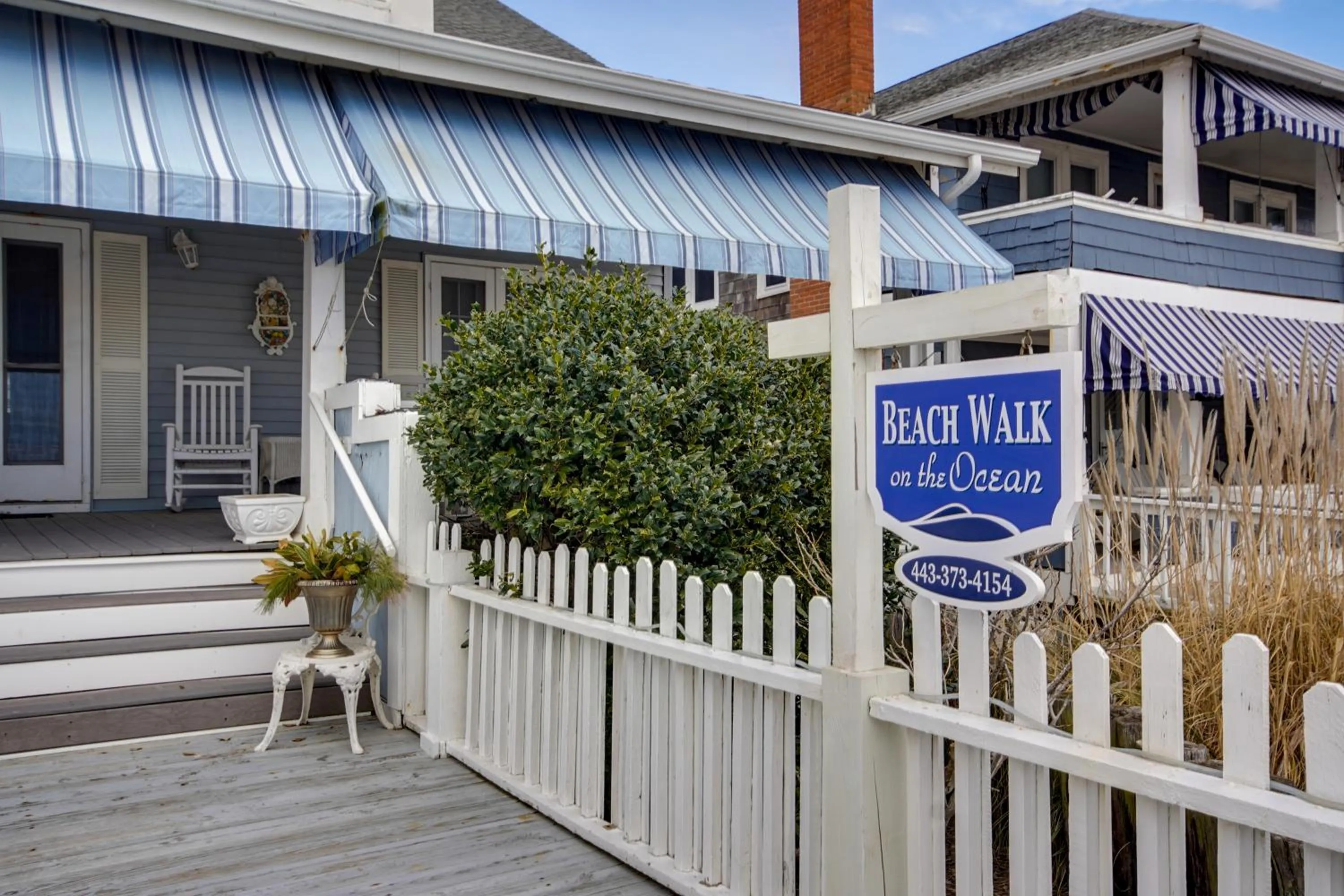 Facade/entrance in Beach Walk on the Ocean