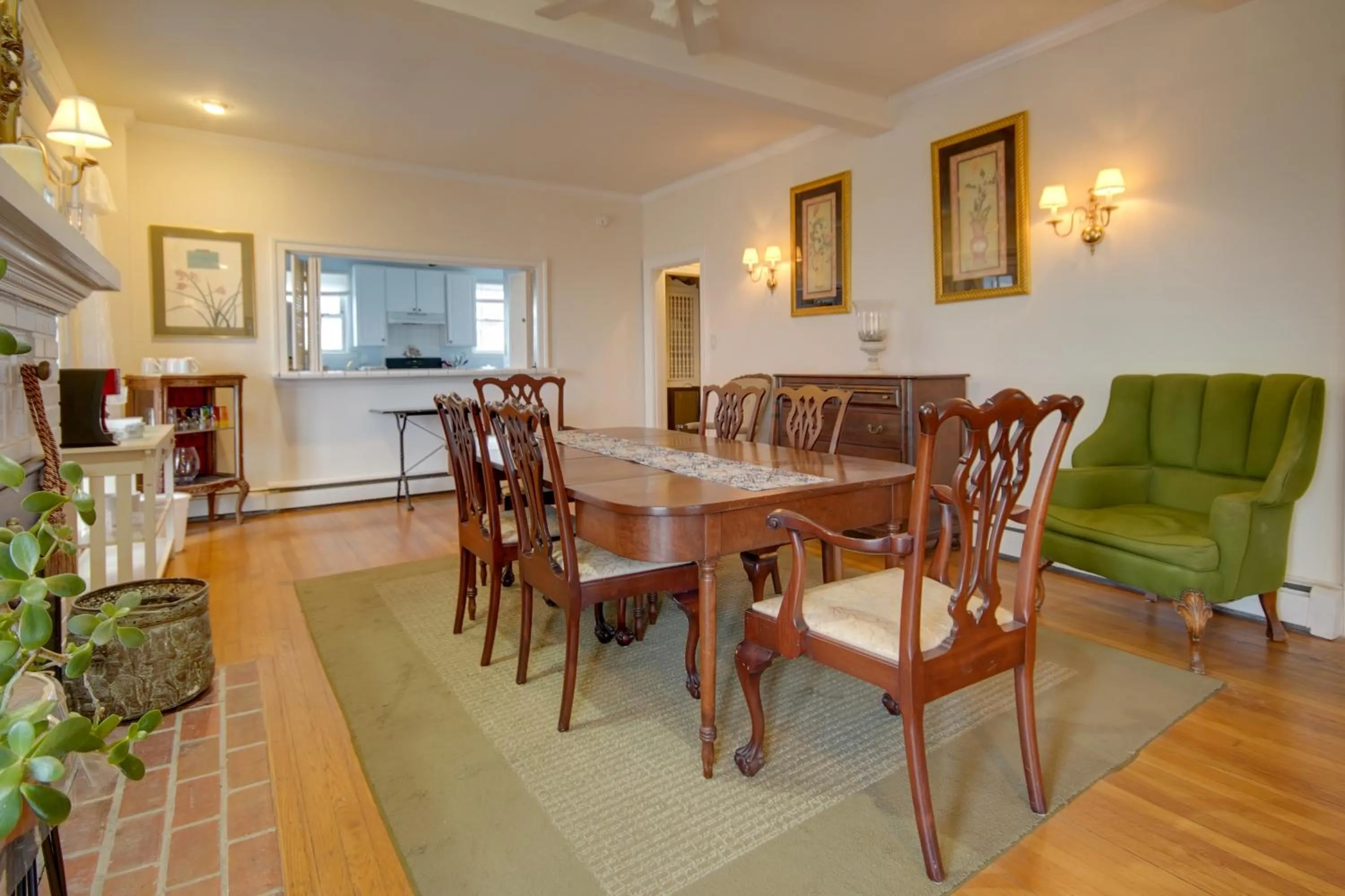 Dining area in Beach Walk on the Ocean