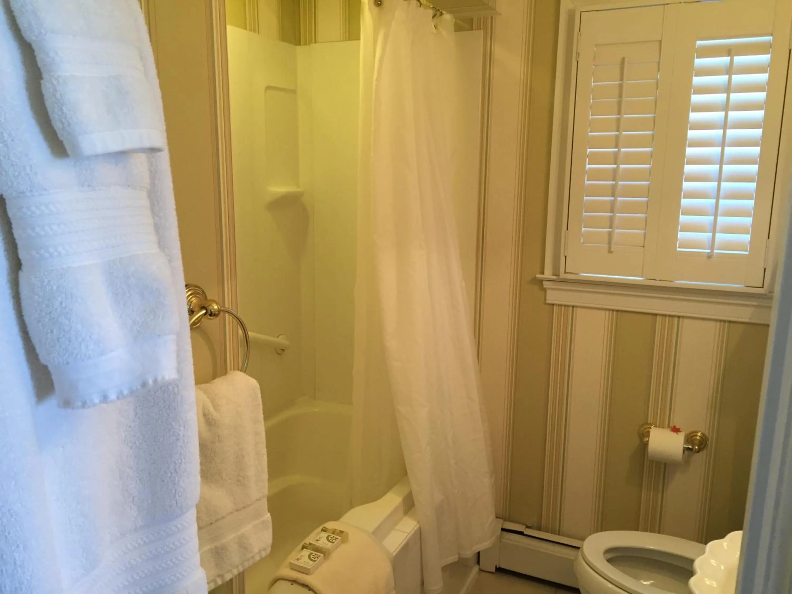 Bathroom in Beach Walk on the Ocean