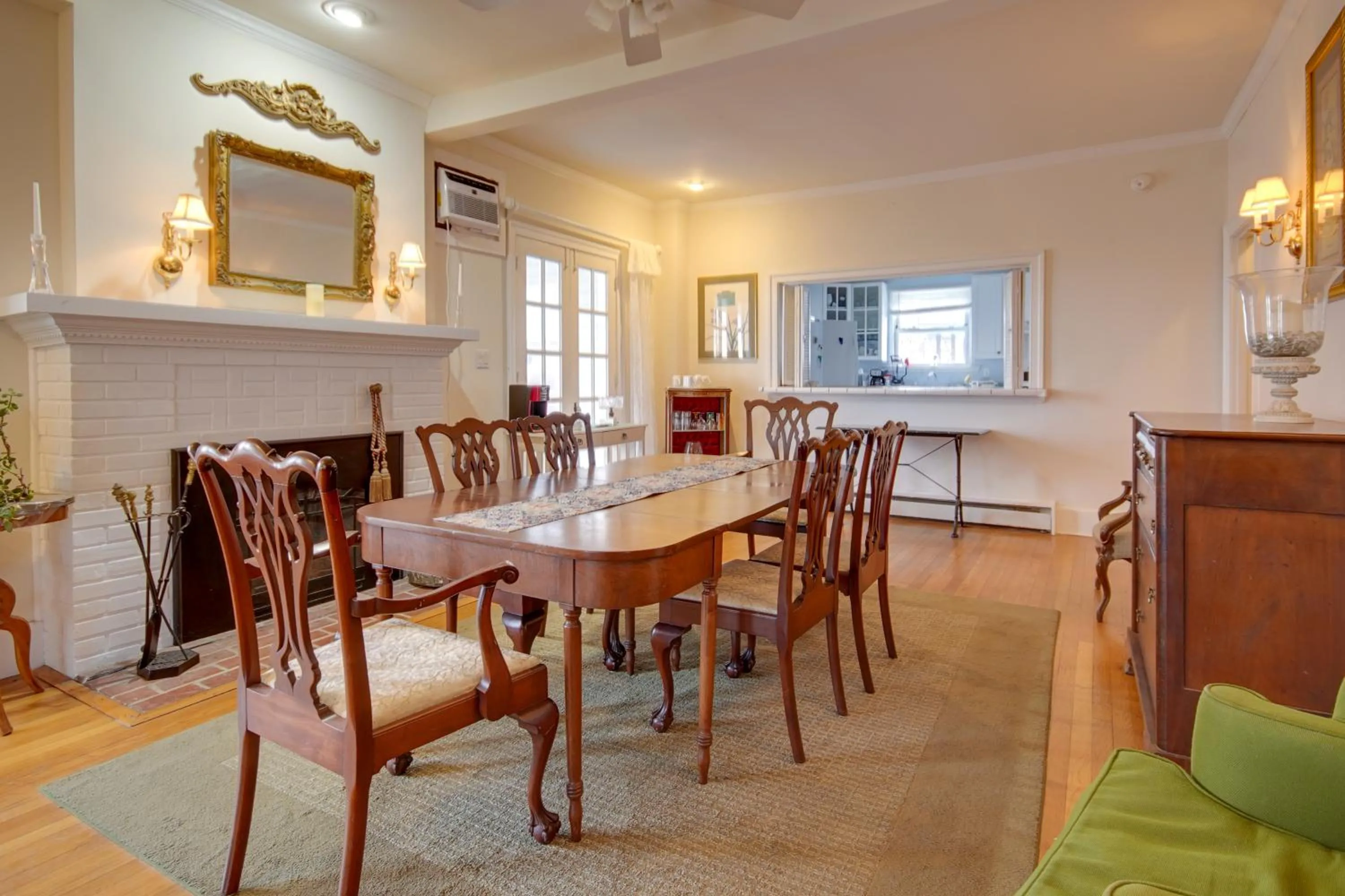 Dining area in Beach Walk on the Ocean