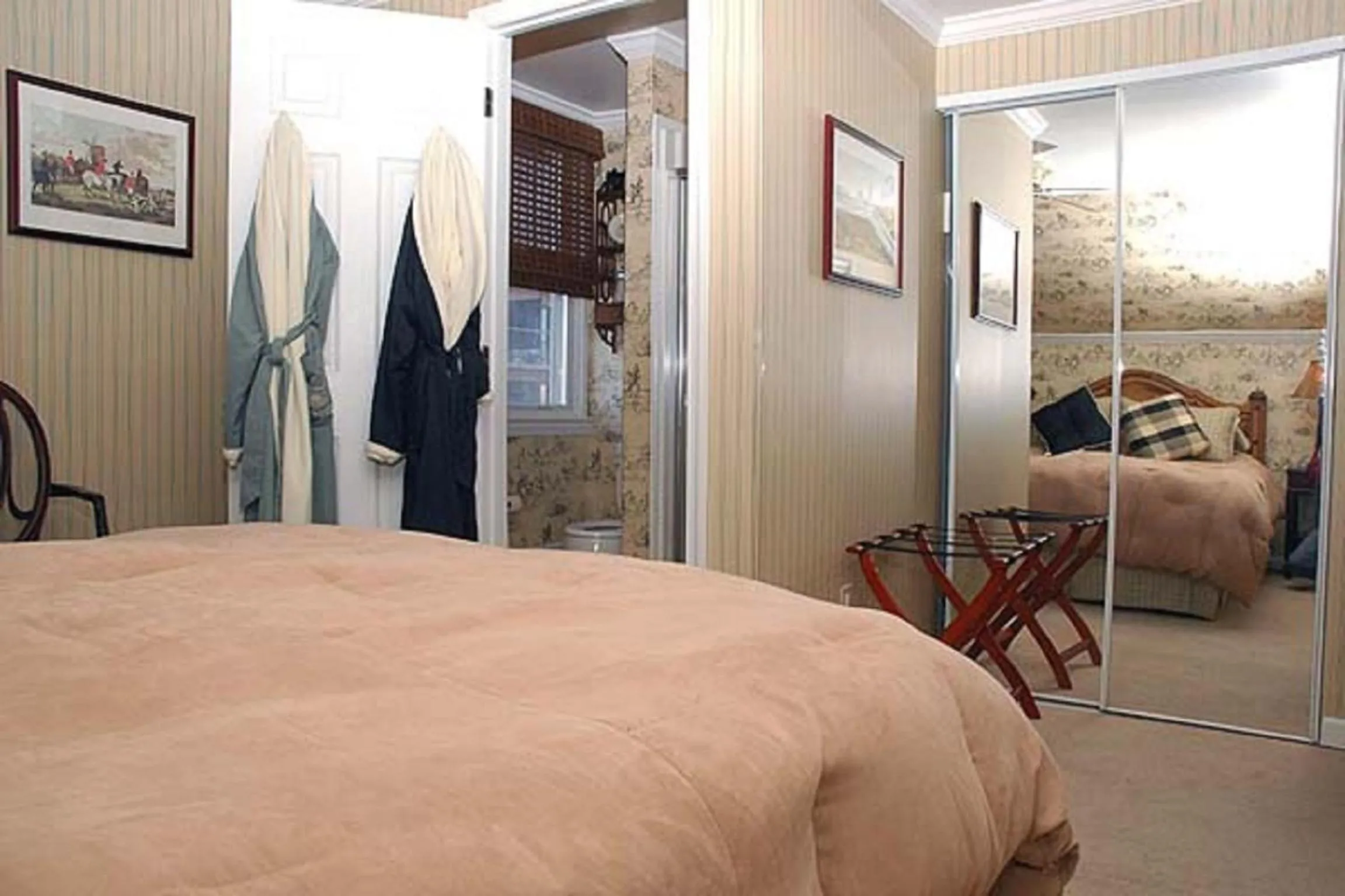 Photo of the whole room, Bed in Beach Walk on the Ocean