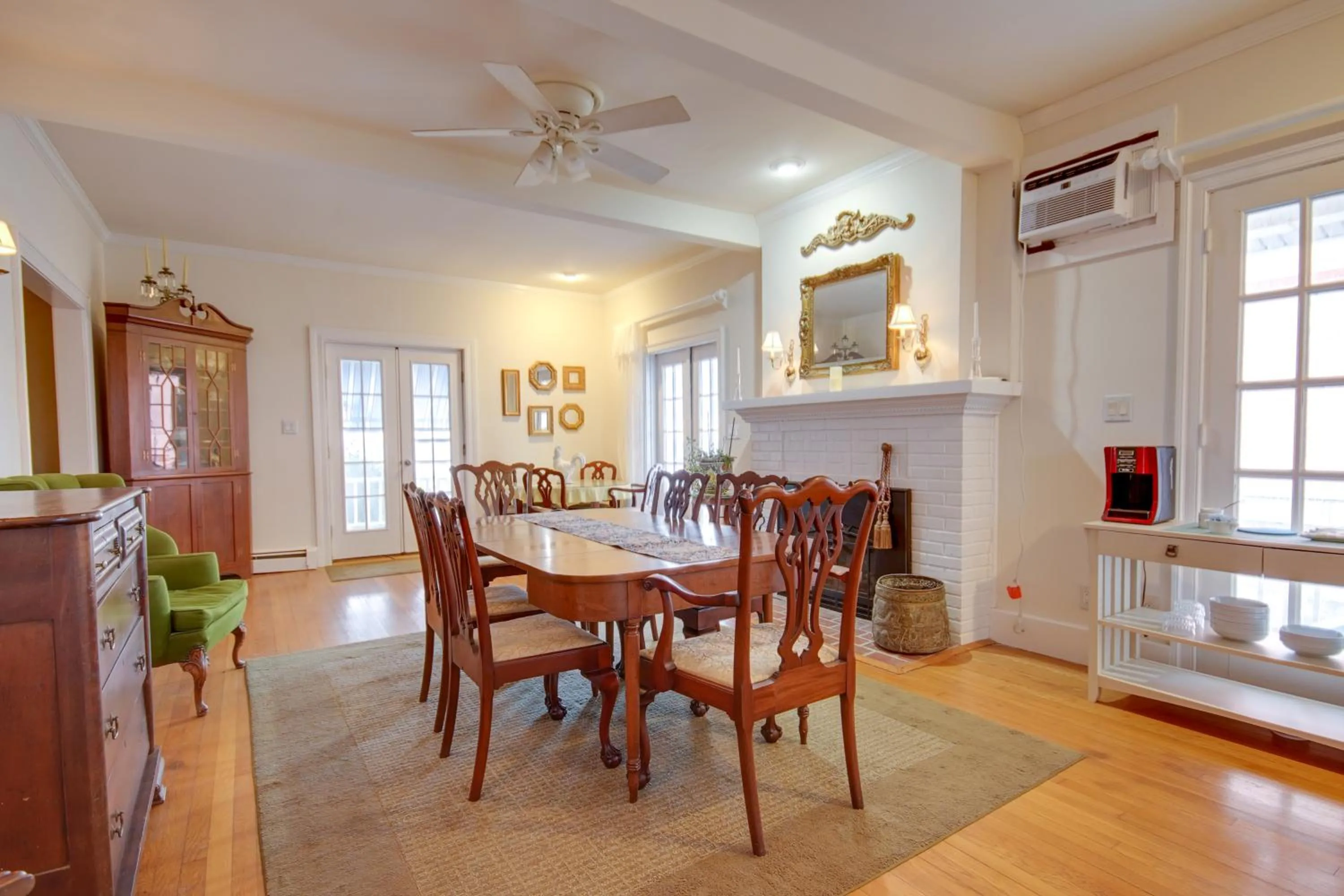 Dining area in Beach Walk on the Ocean