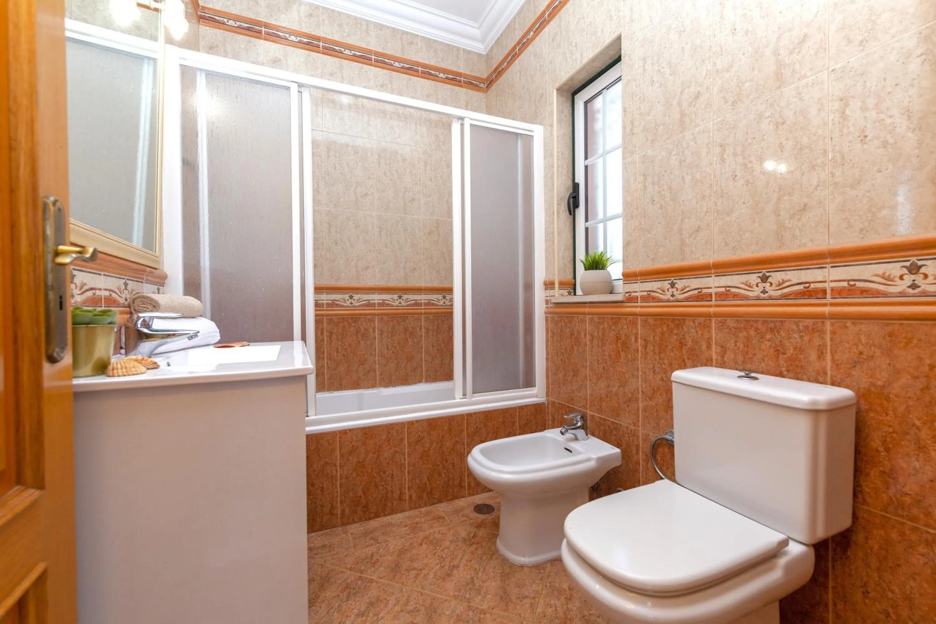 Shower in Villa Agadir by Algarve Vacation