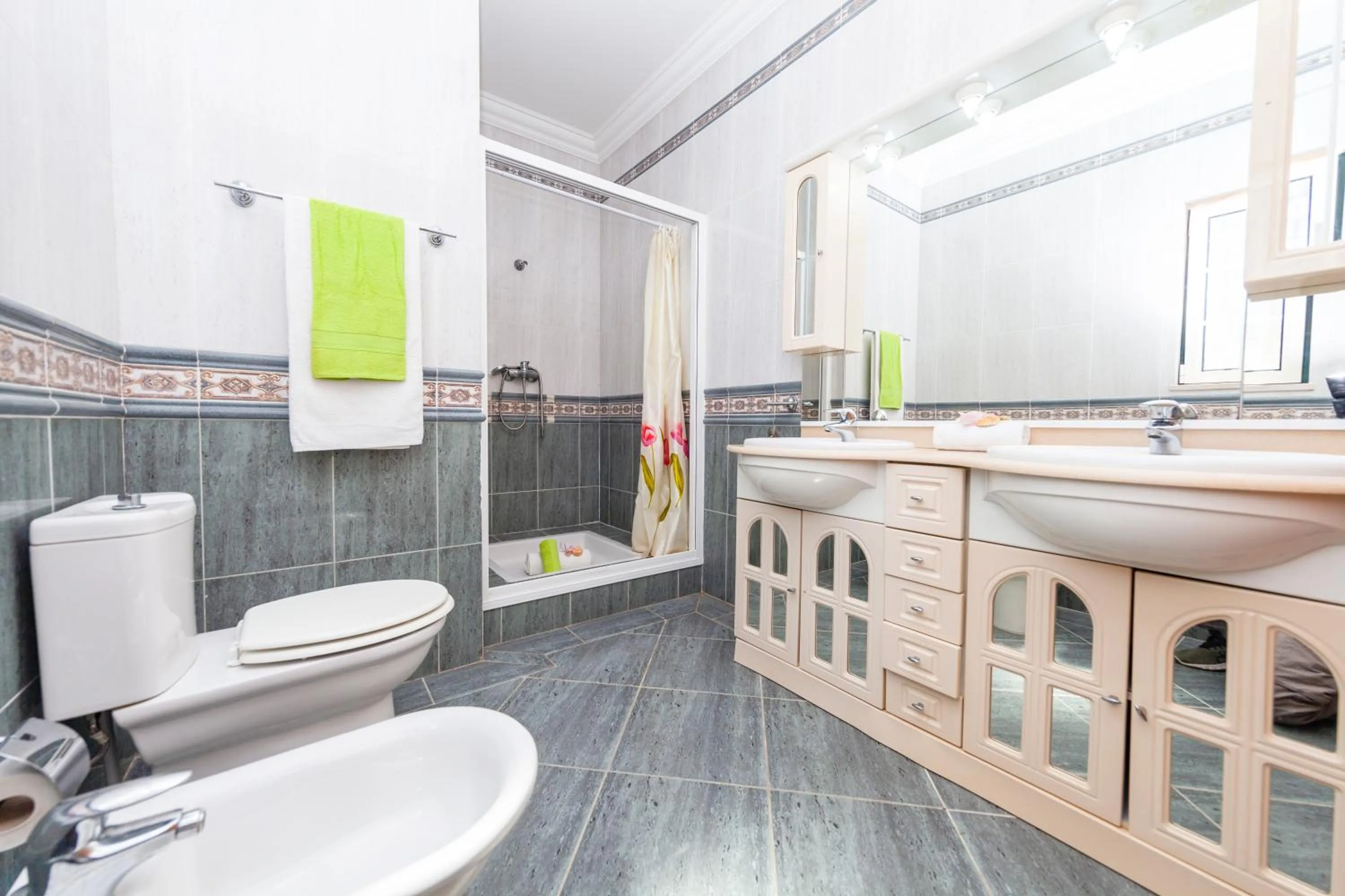 Shower in Villa Agadir by Algarve Vacation