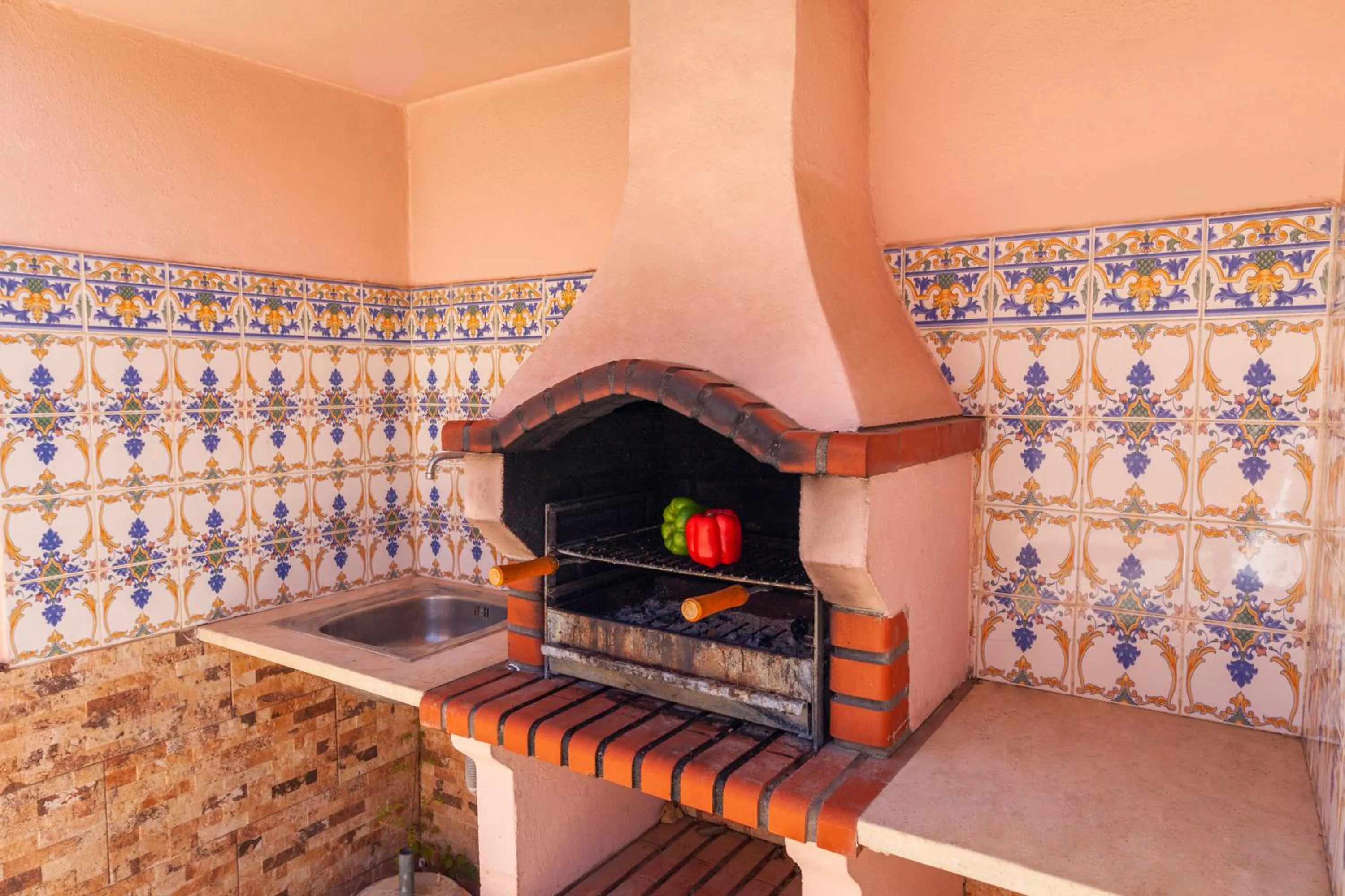 BBQ facilities in Villa Agadir by Algarve Vacation