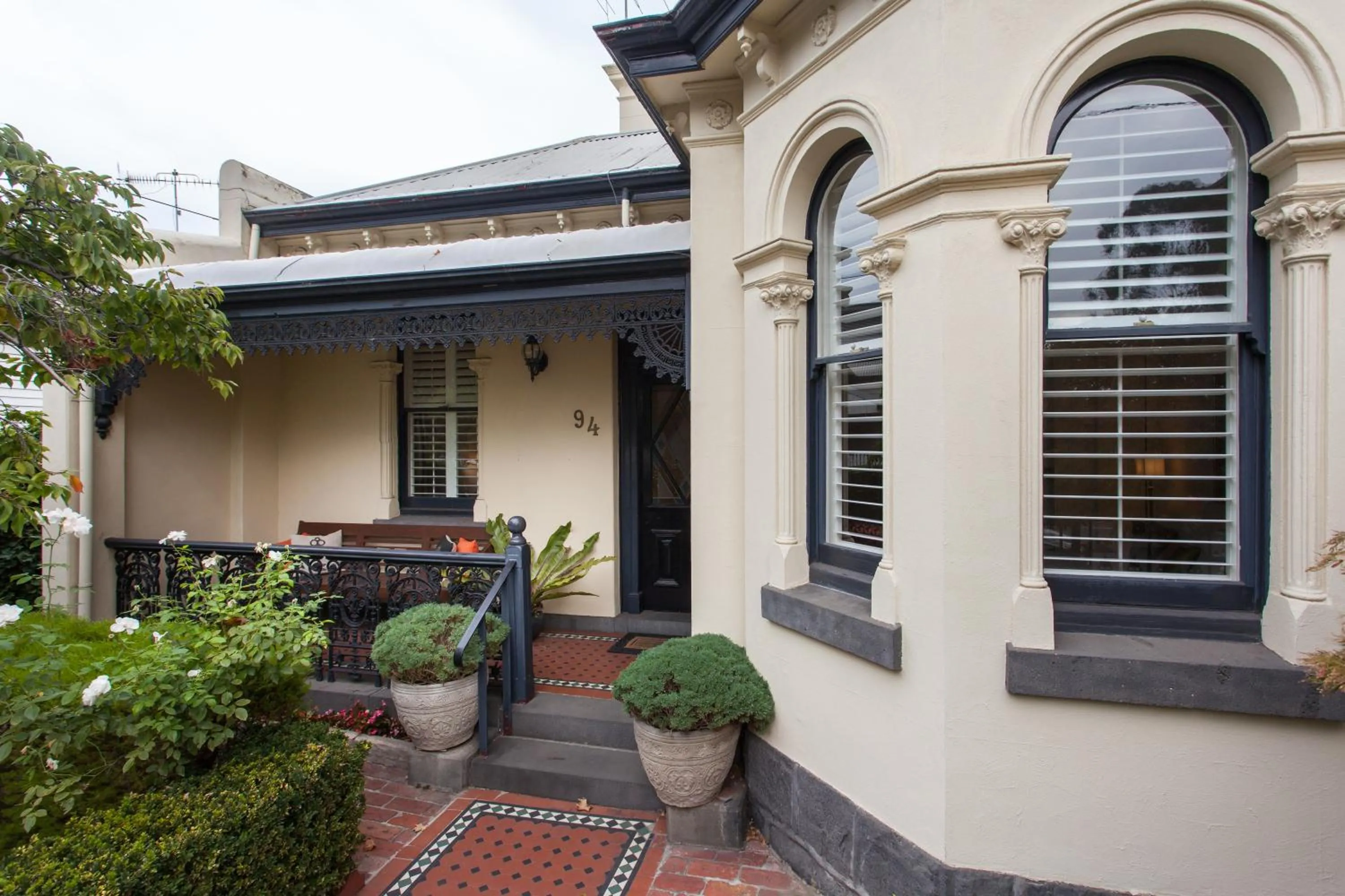 94 Highett - 5 bedroom, 3 car parks - Luxury House