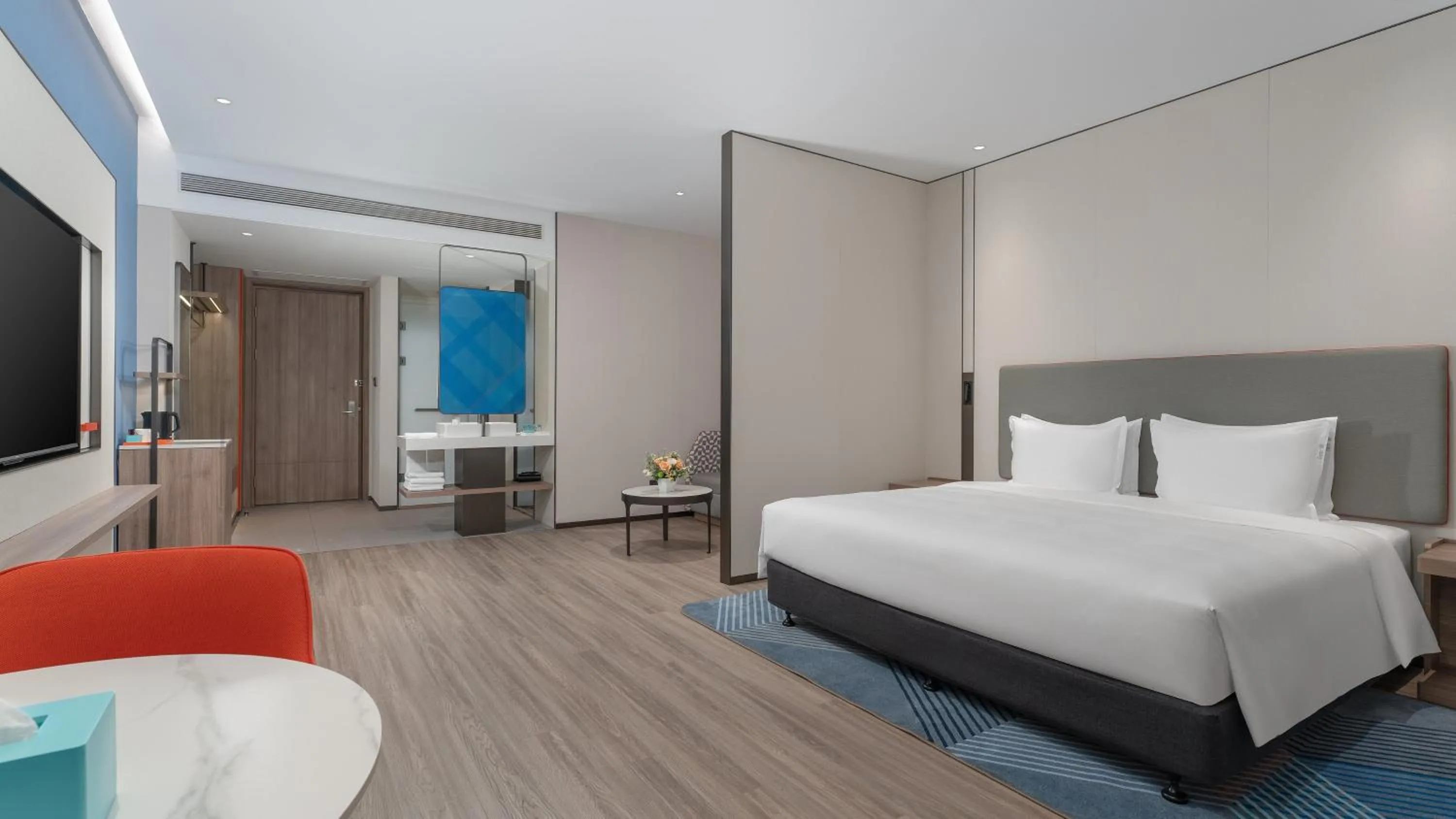 Photo of the whole room, Bed in Holiday Inn Express Xi'an North Station by IHG