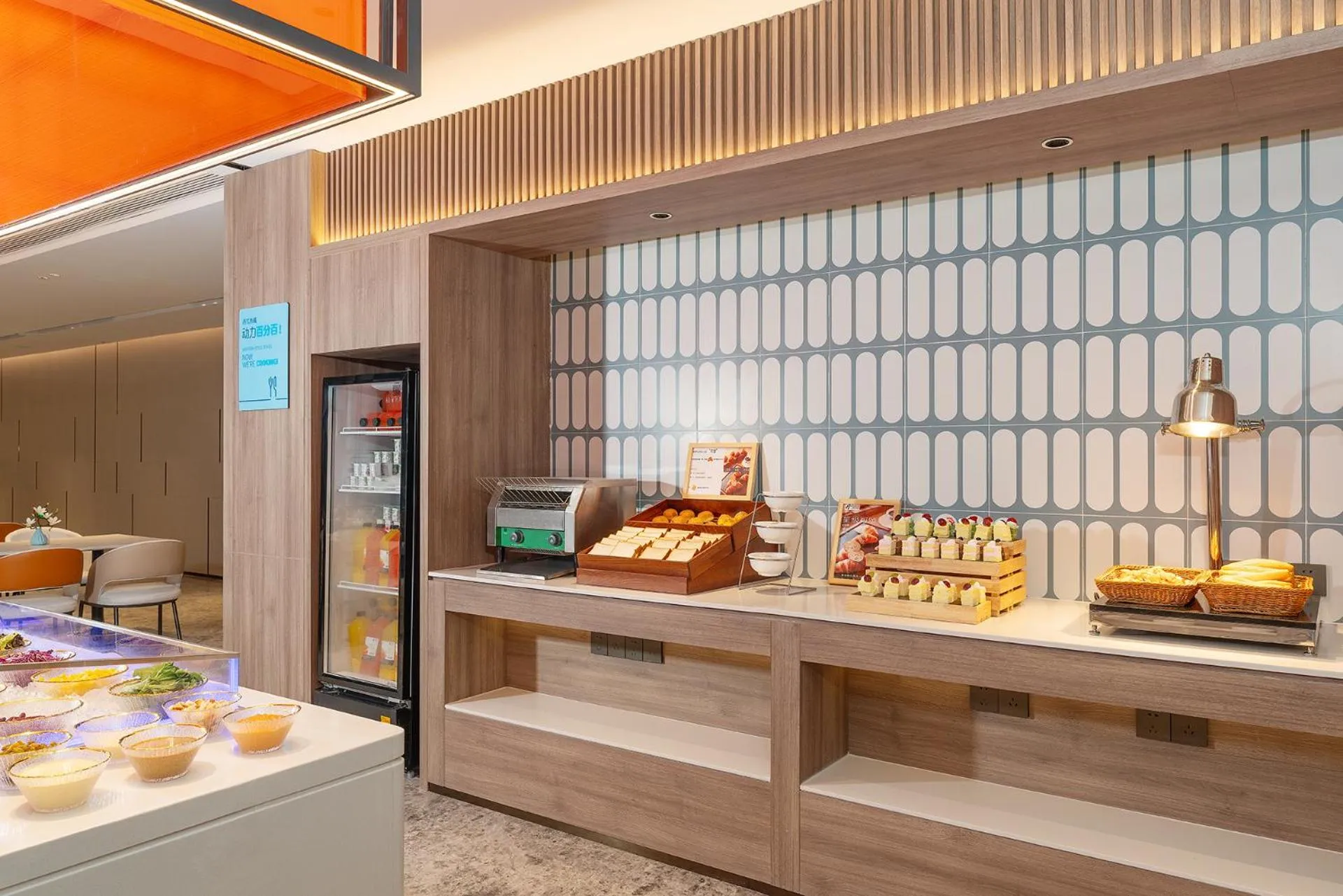 Restaurant/places to eat in Holiday Inn Express Xi'an North Station by IHG