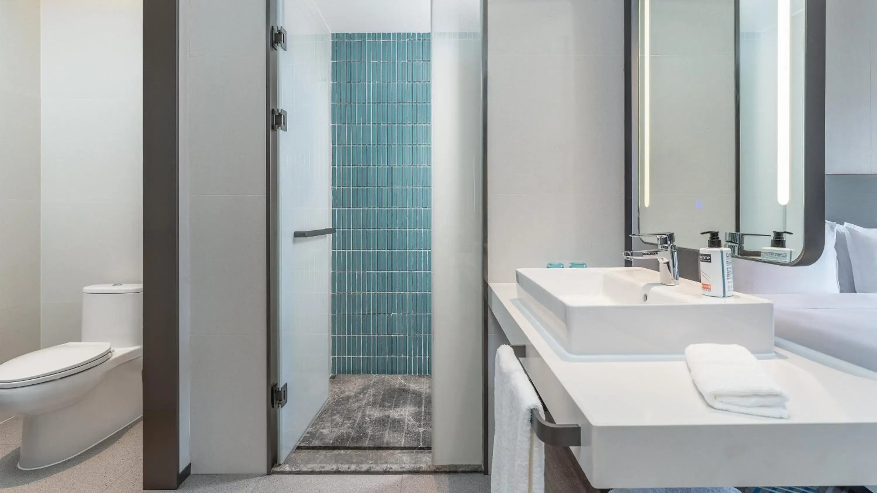 Photo of the whole room in Holiday Inn Express Xi'an North Station by IHG Photo of the whole room in Holiday Inn Express Xi'an North Station by IHG