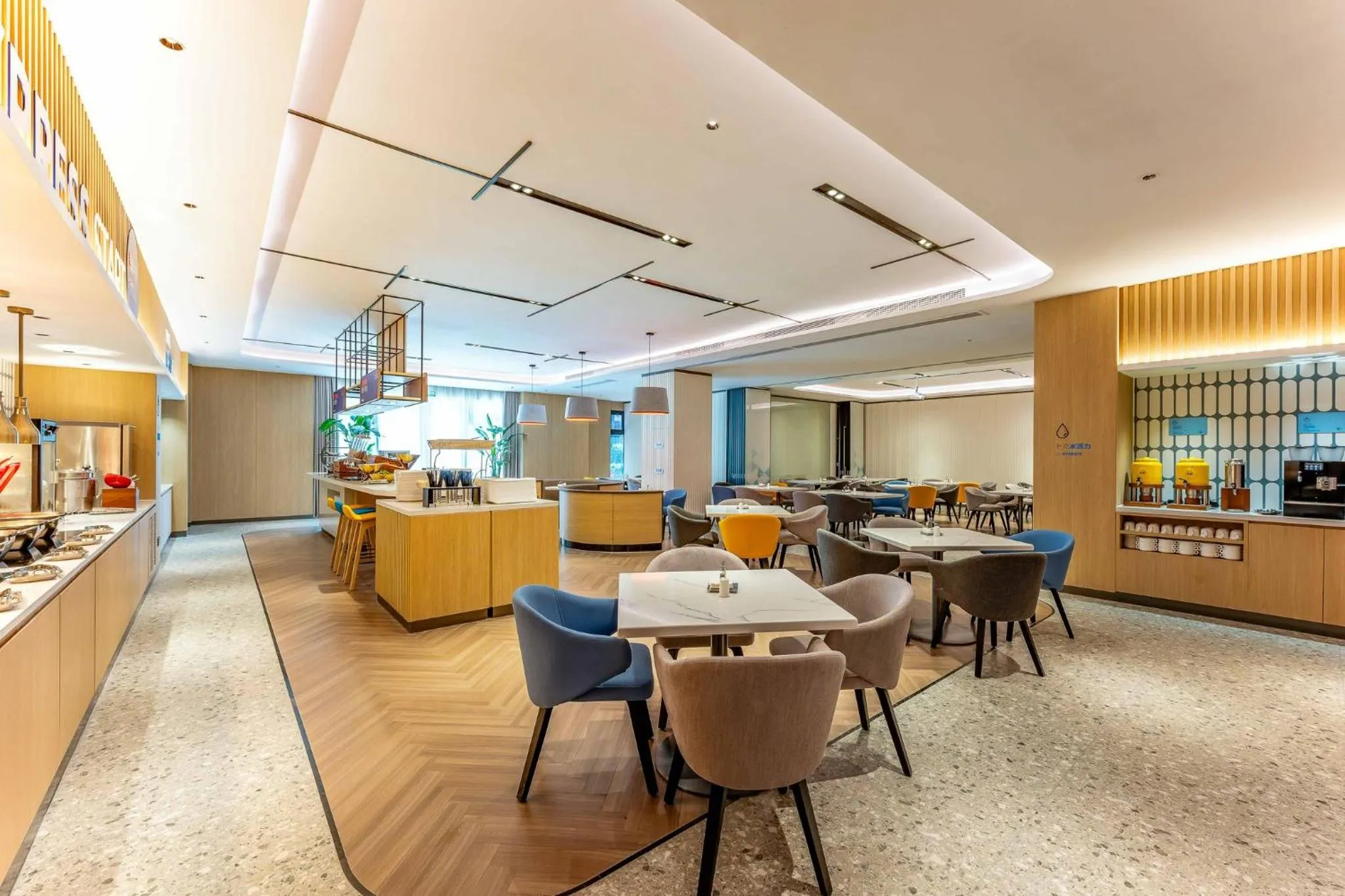 Restaurant/places to eat in Holiday Inn Express Wuxi East Station by IHG