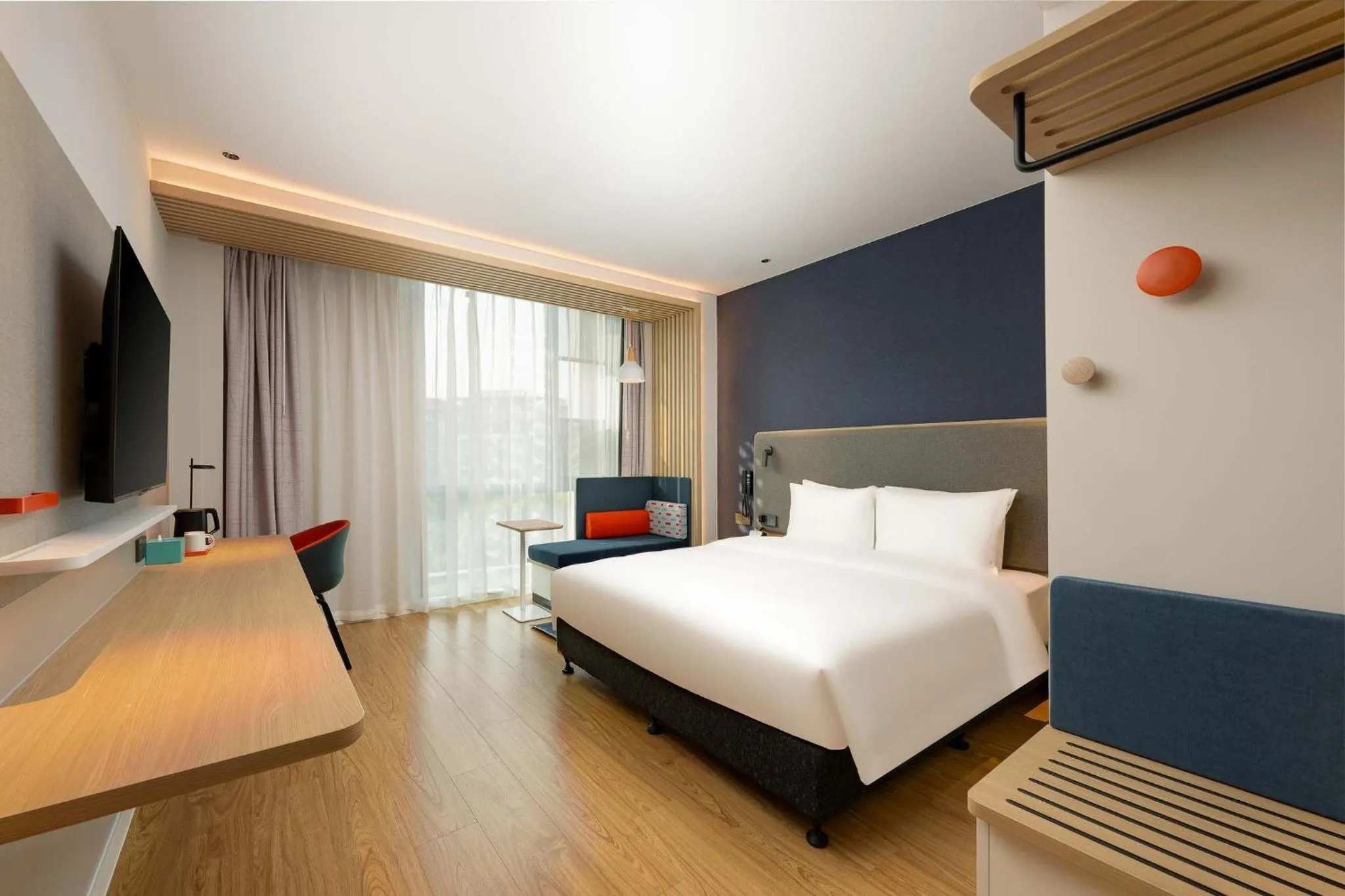 Photo of the whole room, Bed in Holiday Inn Express Wuxi East Station by IHG