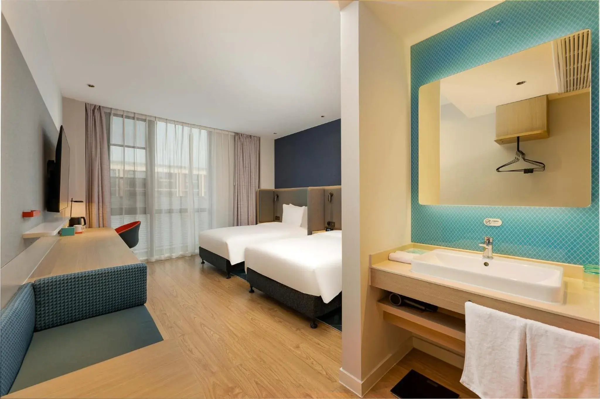 Photo of the whole room, Bed in Holiday Inn Express Wuxi East Station by IHG Photo of the whole room, Bed in Holiday Inn Express Wuxi East Station by IHG